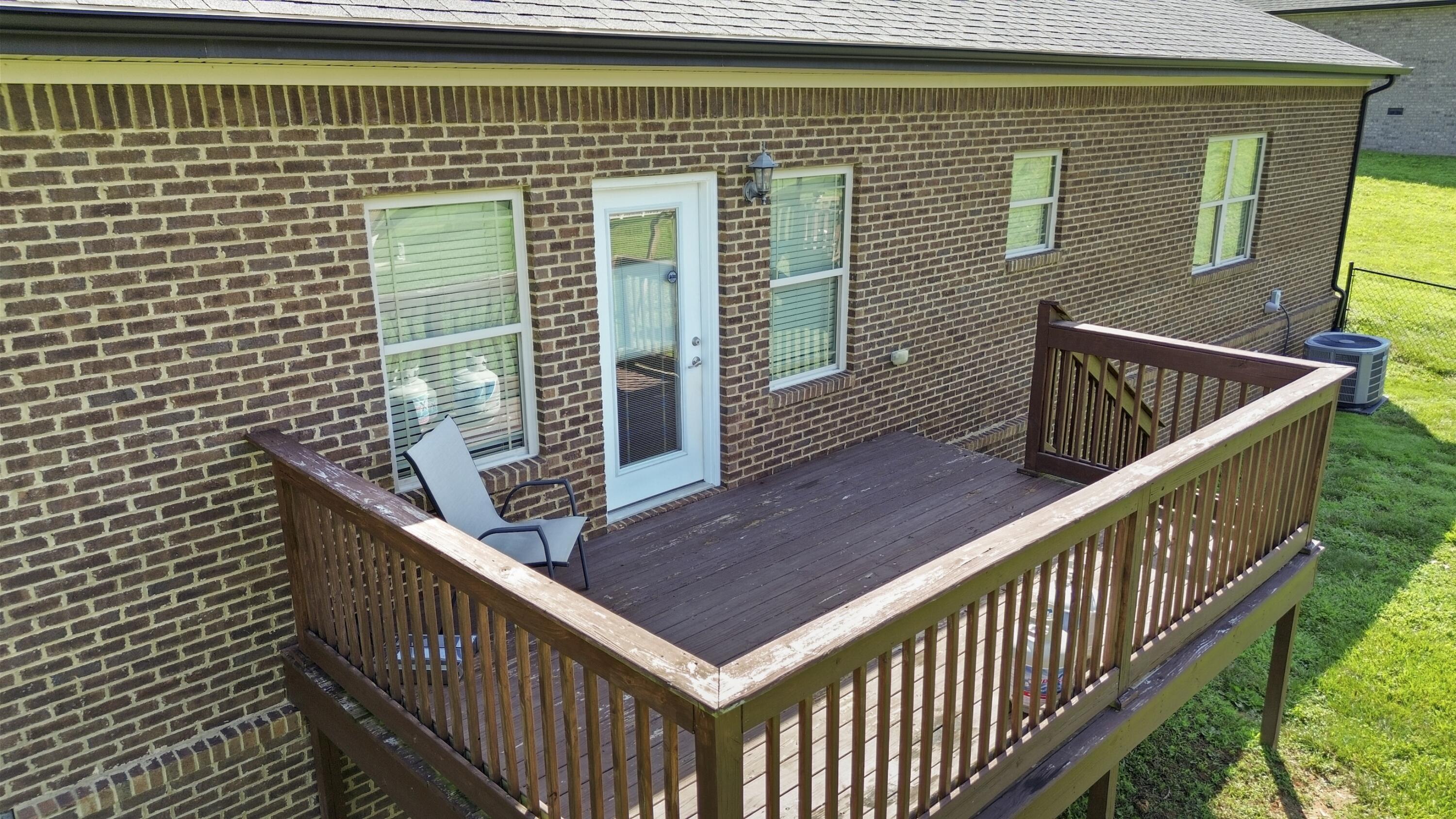 10 E Barrington Drive Property Photo 5