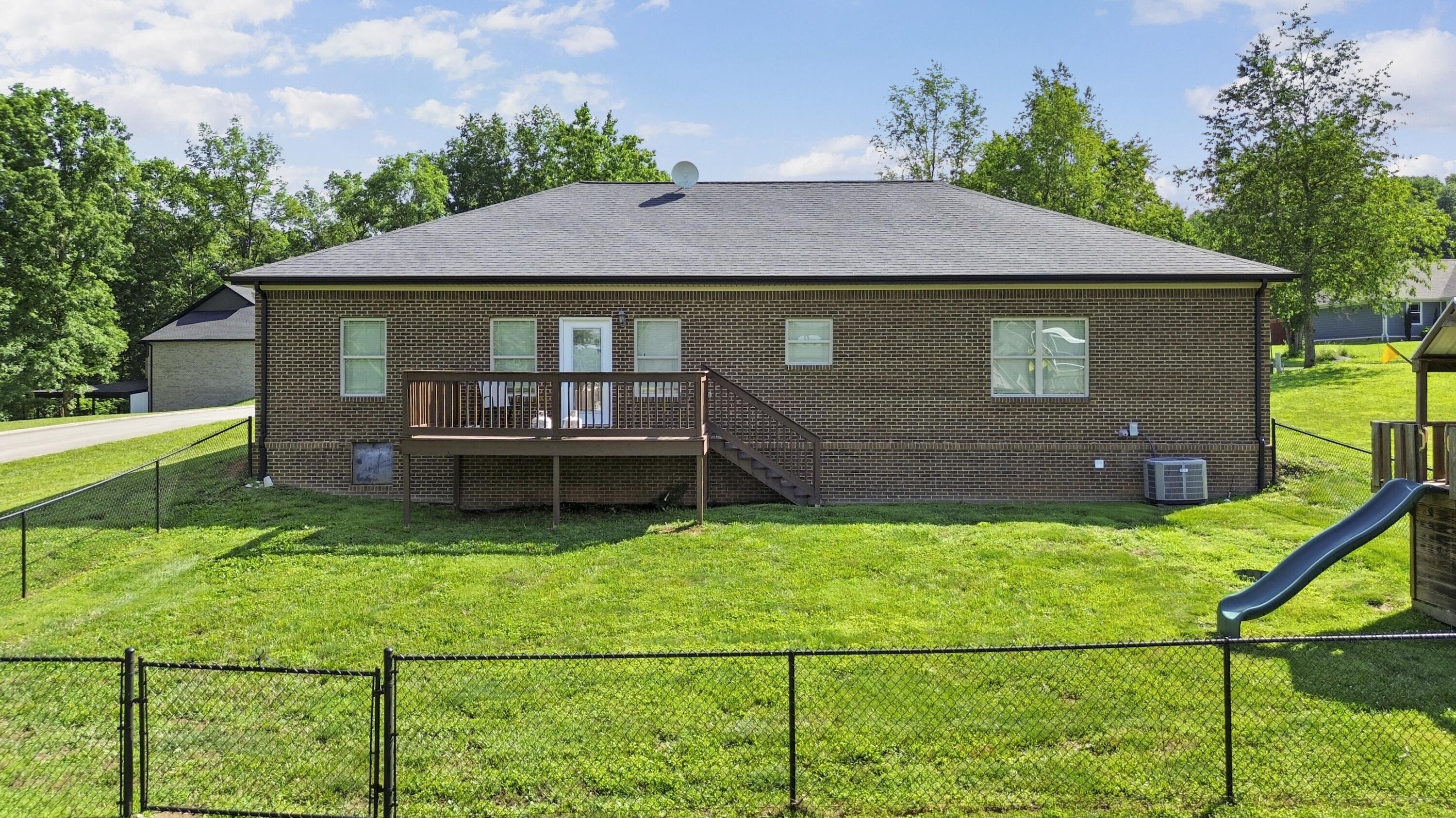 10 E Barrington Drive Property Photo 6