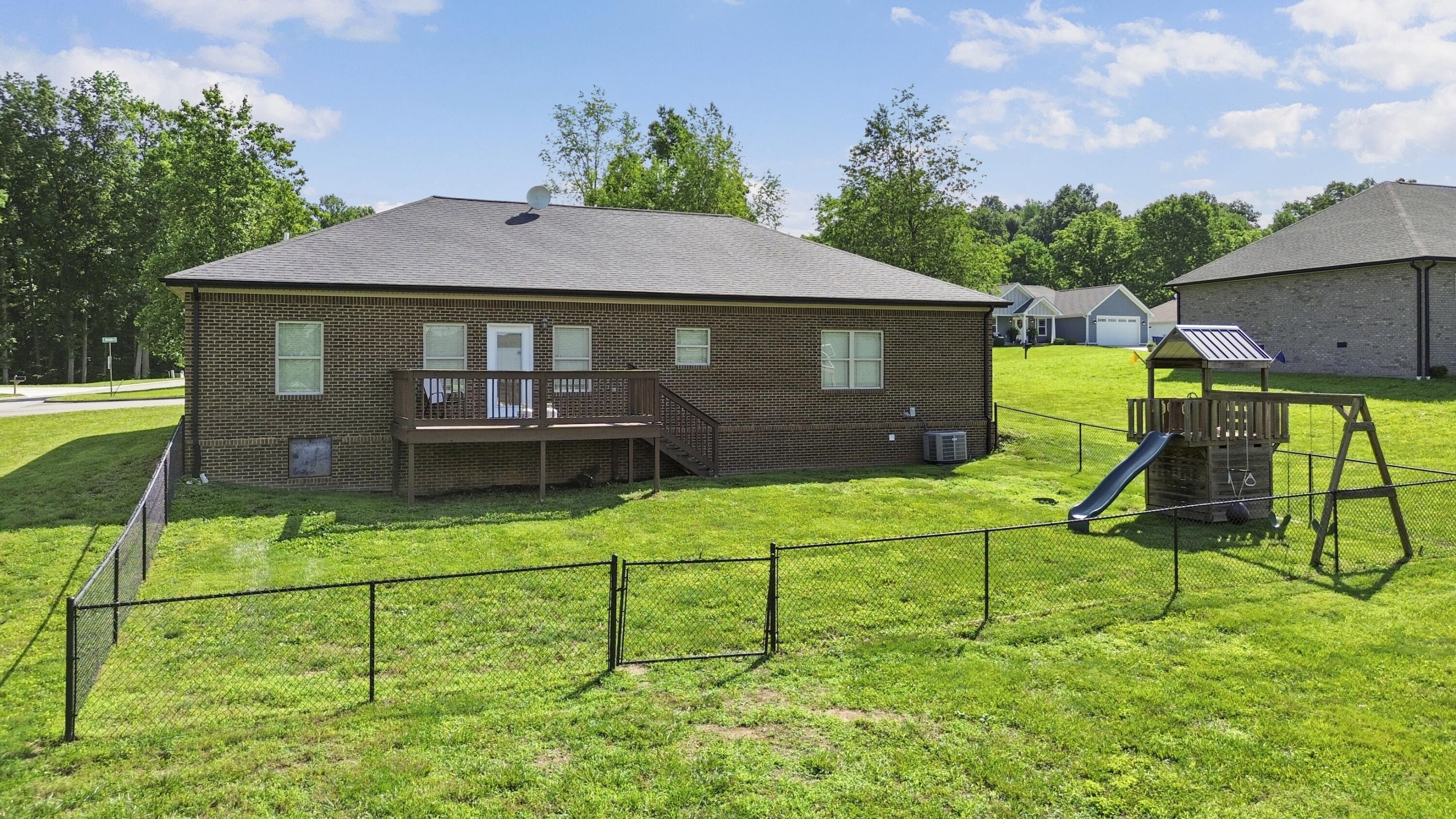 10 E Barrington Drive Property Photo 7