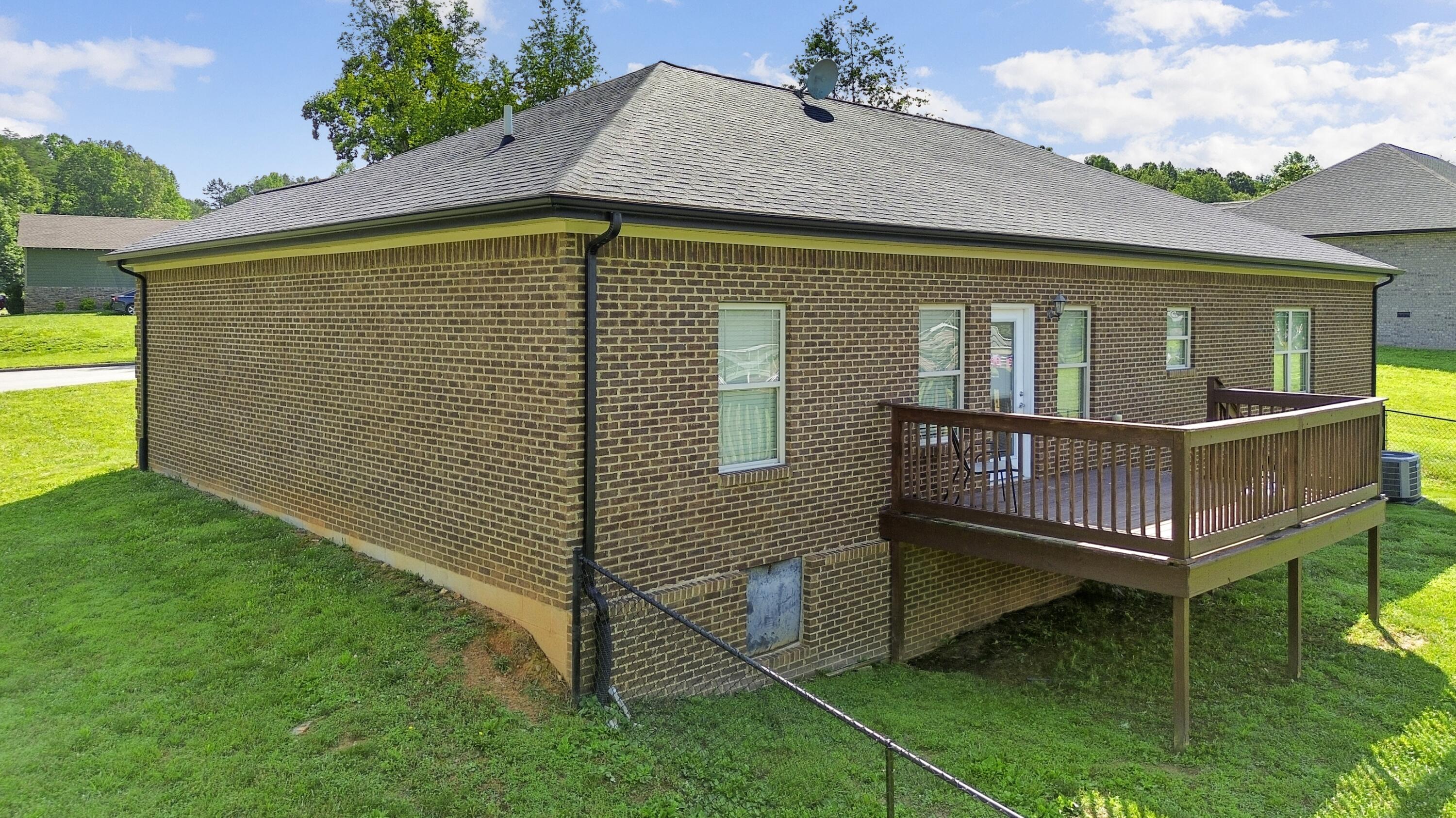 10 E Barrington Drive Property Photo 8