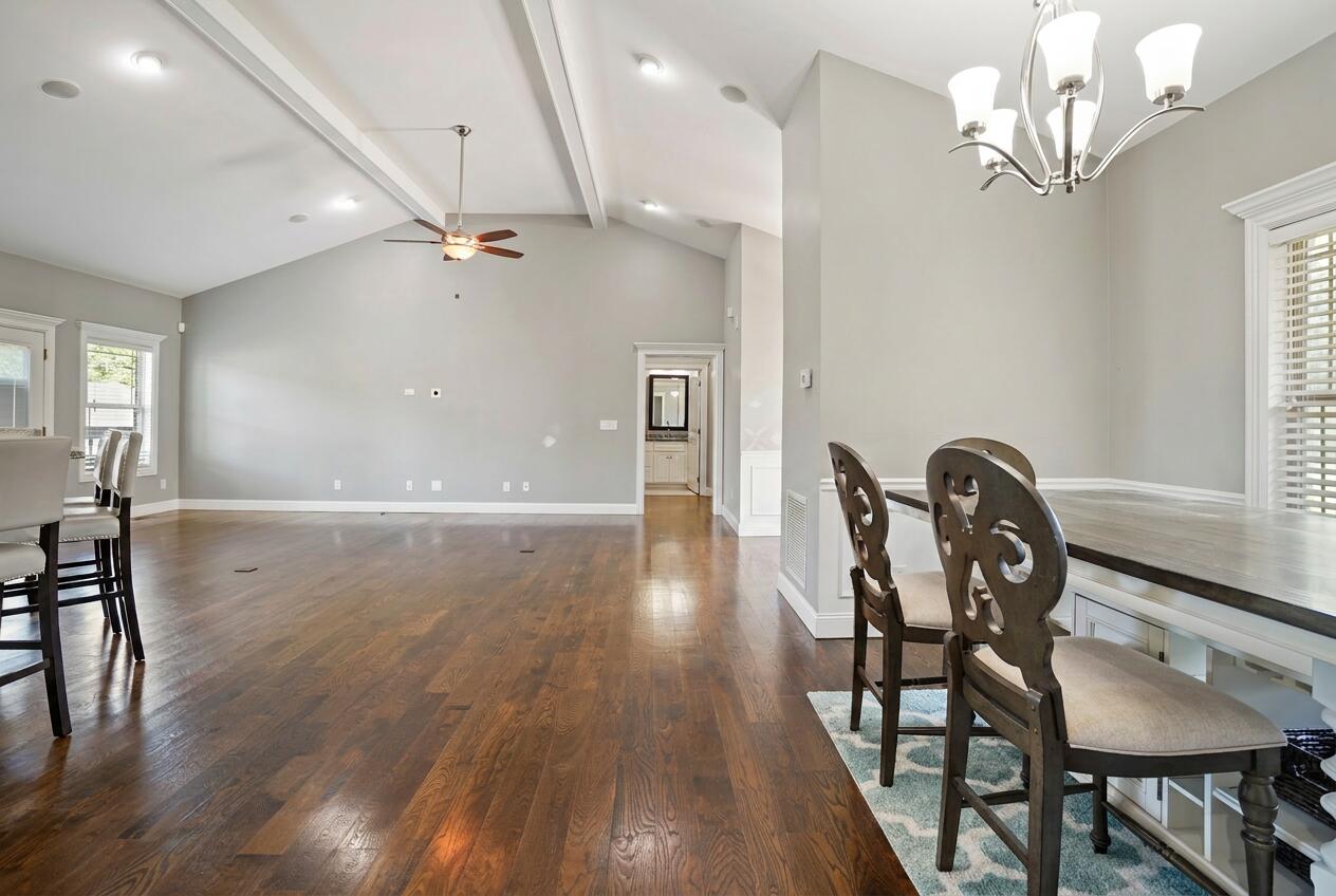 10 E Barrington Drive Property Photo 19