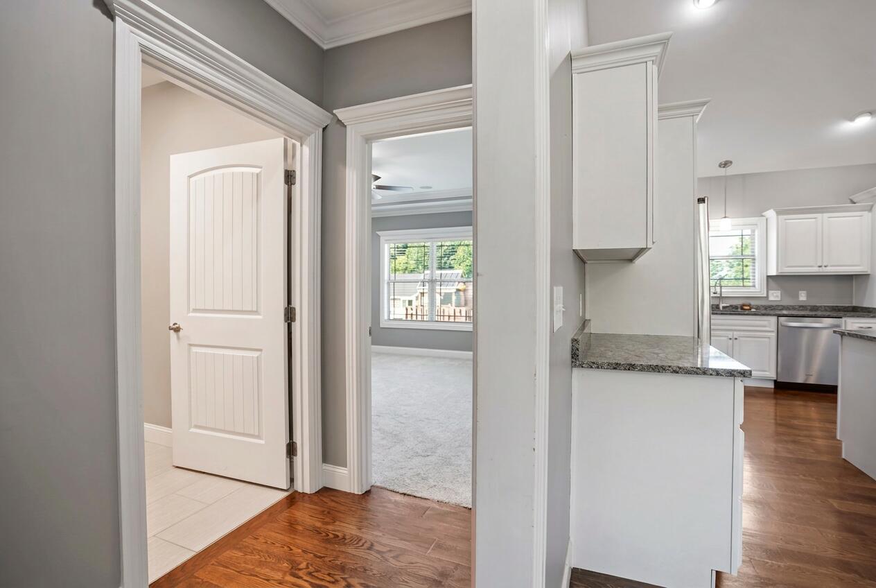 10 E Barrington Drive Property Photo 23