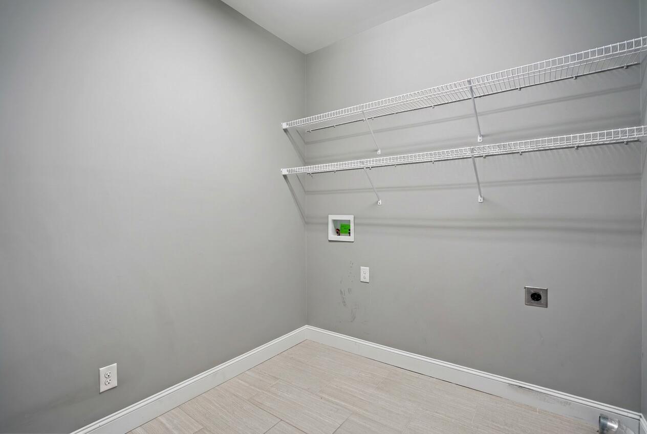 10 E Barrington Drive Property Photo 24