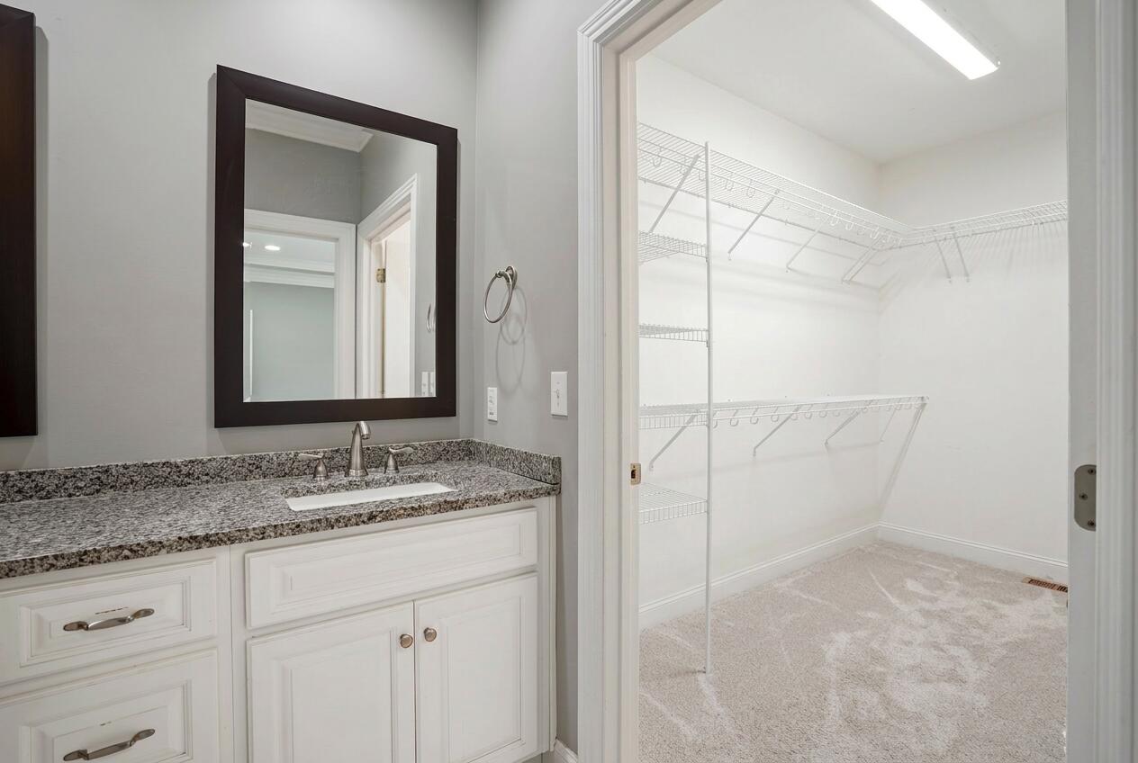 10 E Barrington Drive Property Photo 27