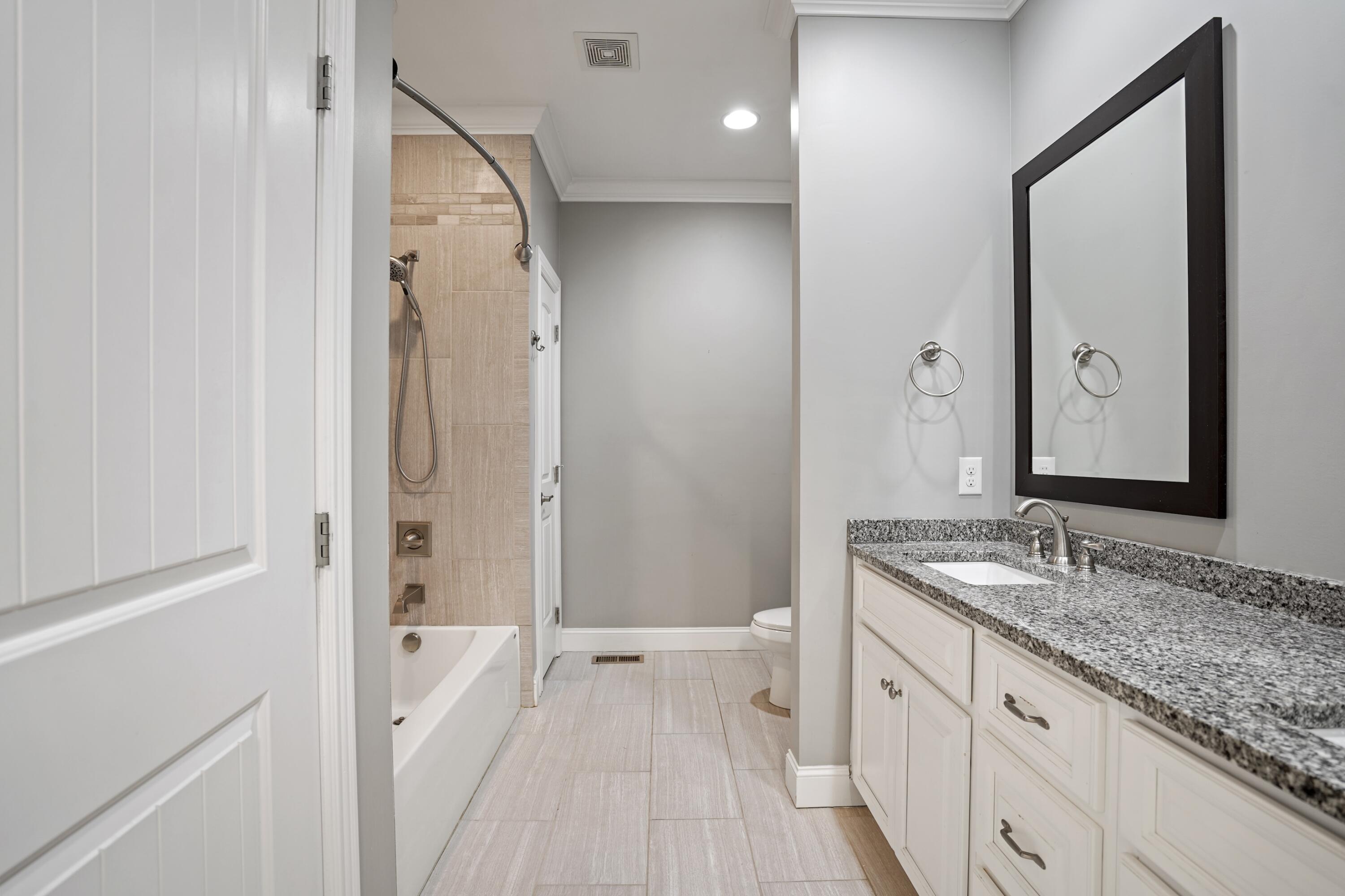 10 E Barrington Drive Property Photo 30