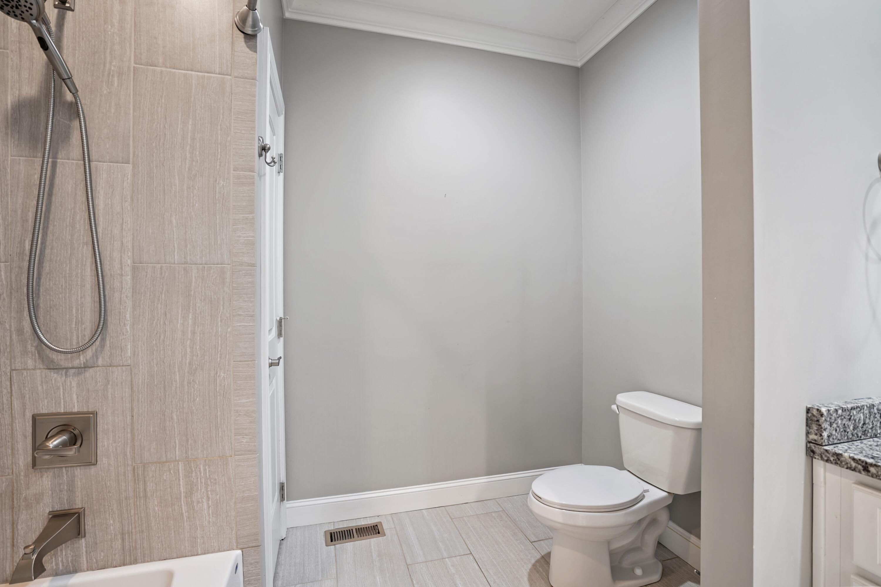 10 E Barrington Drive Property Photo 32