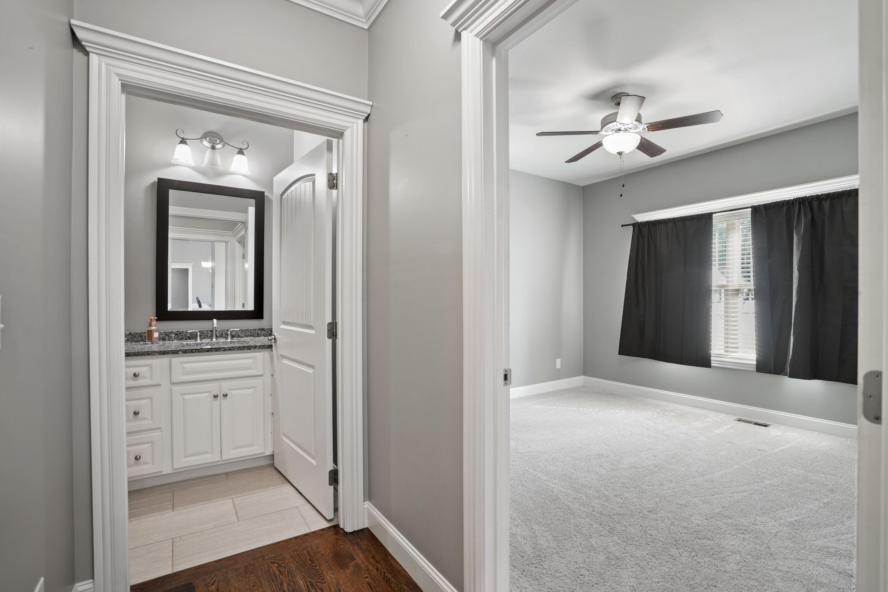 10 E Barrington Drive Property Photo 33