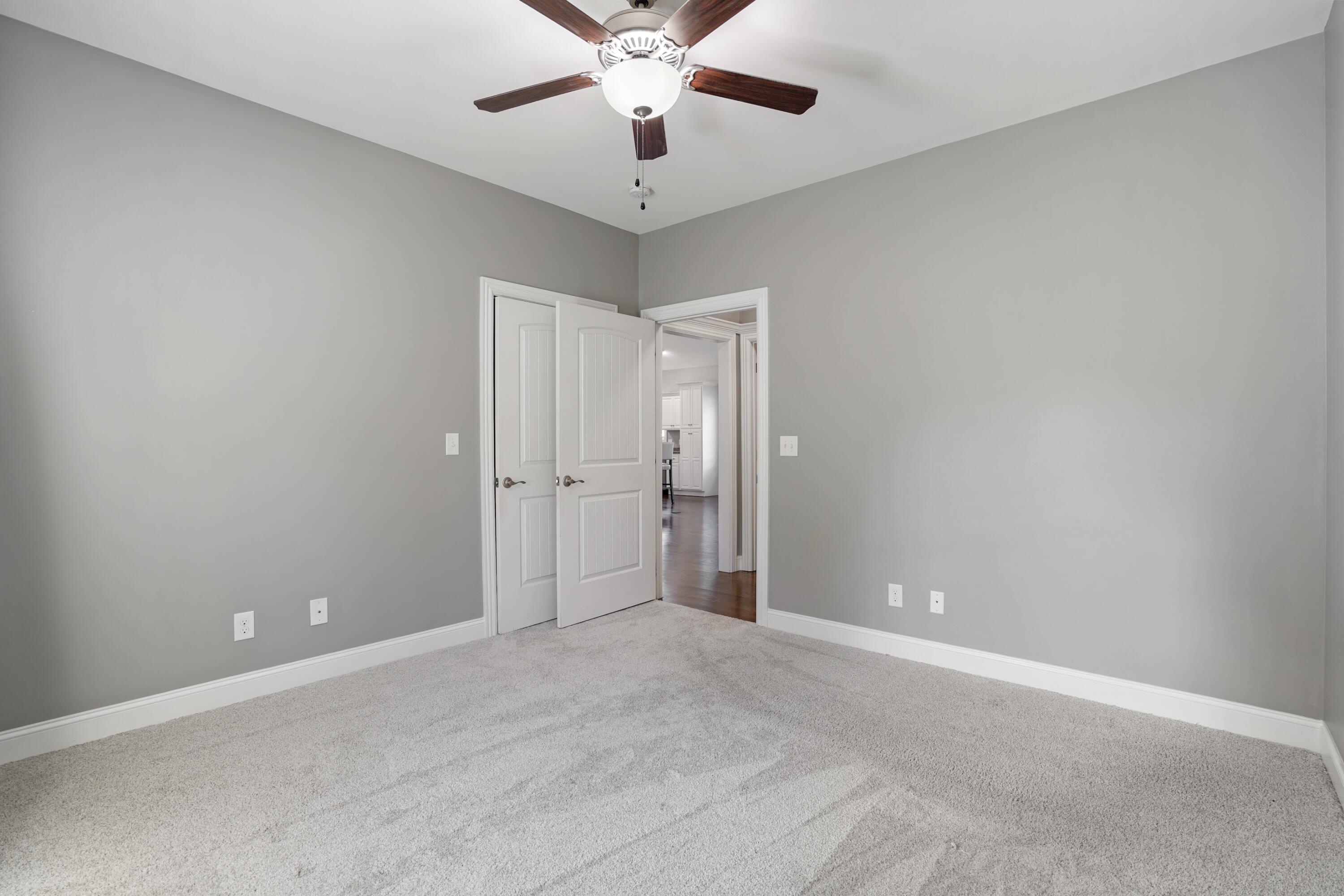 10 E Barrington Drive Property Photo 35