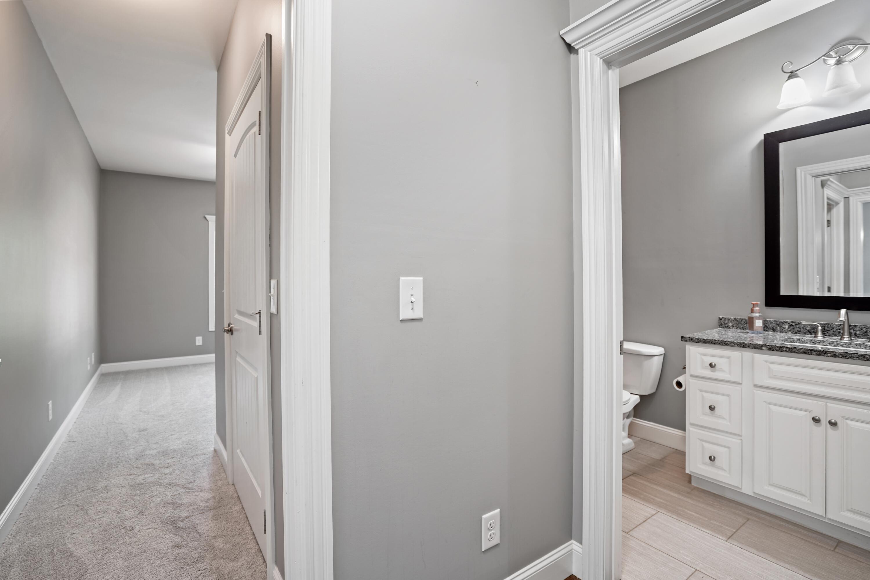 10 E Barrington Drive Property Photo 37