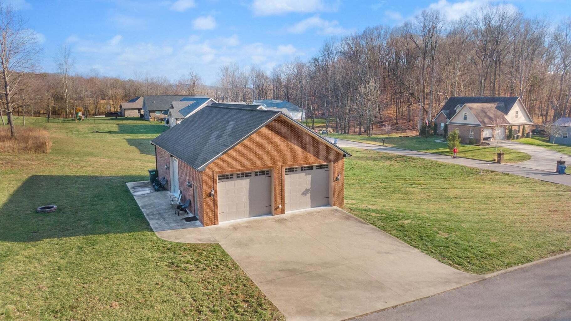 10 E Barrington Drive Property Photo 41