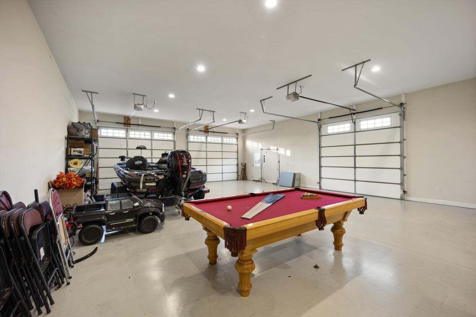 10 E Barrington Drive Property Photo 44
