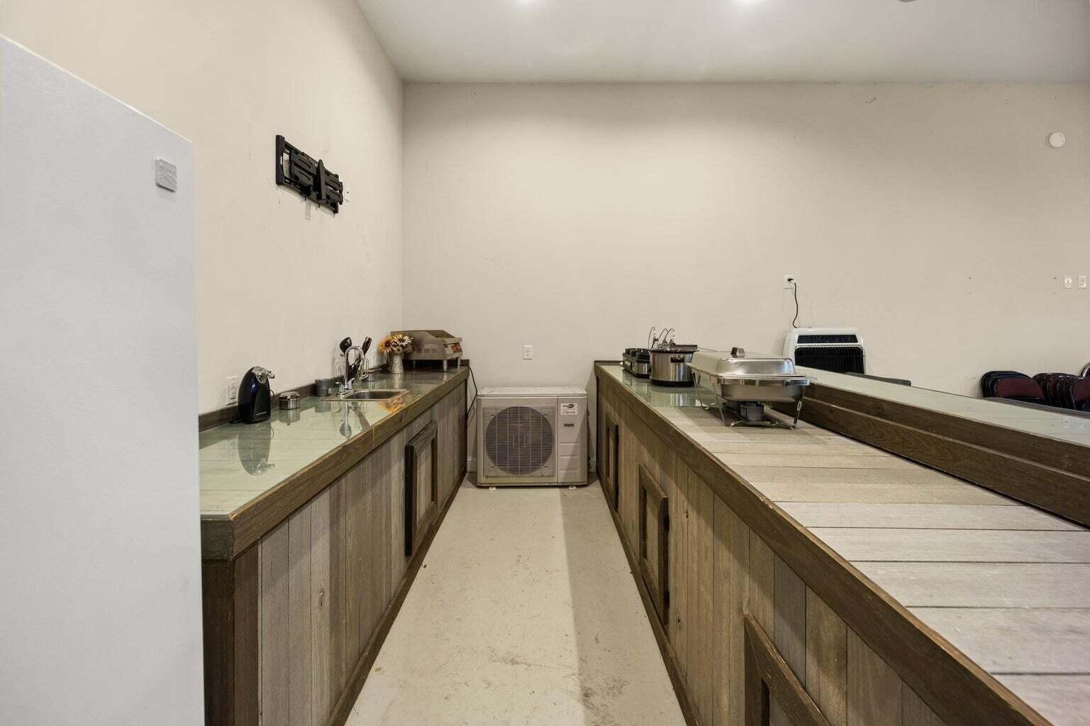 10 E Barrington Drive Property Photo 47