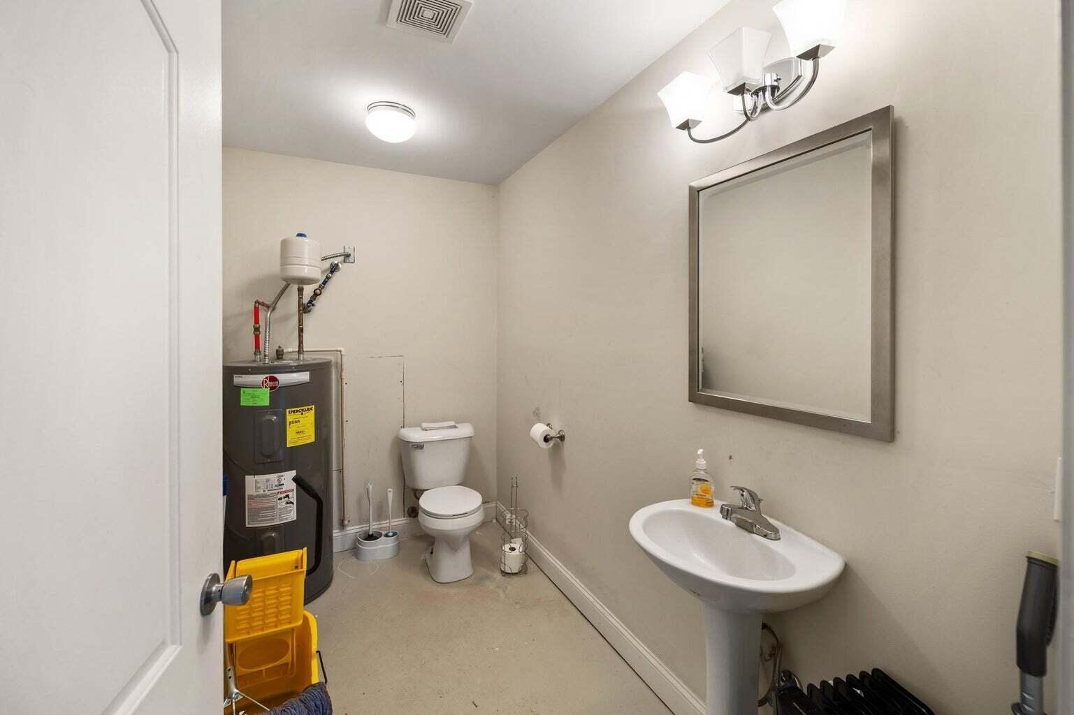 10 E Barrington Drive Property Photo 48