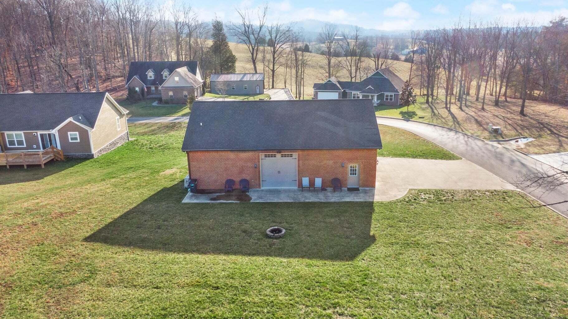 10 E Barrington Drive Property Photo 49