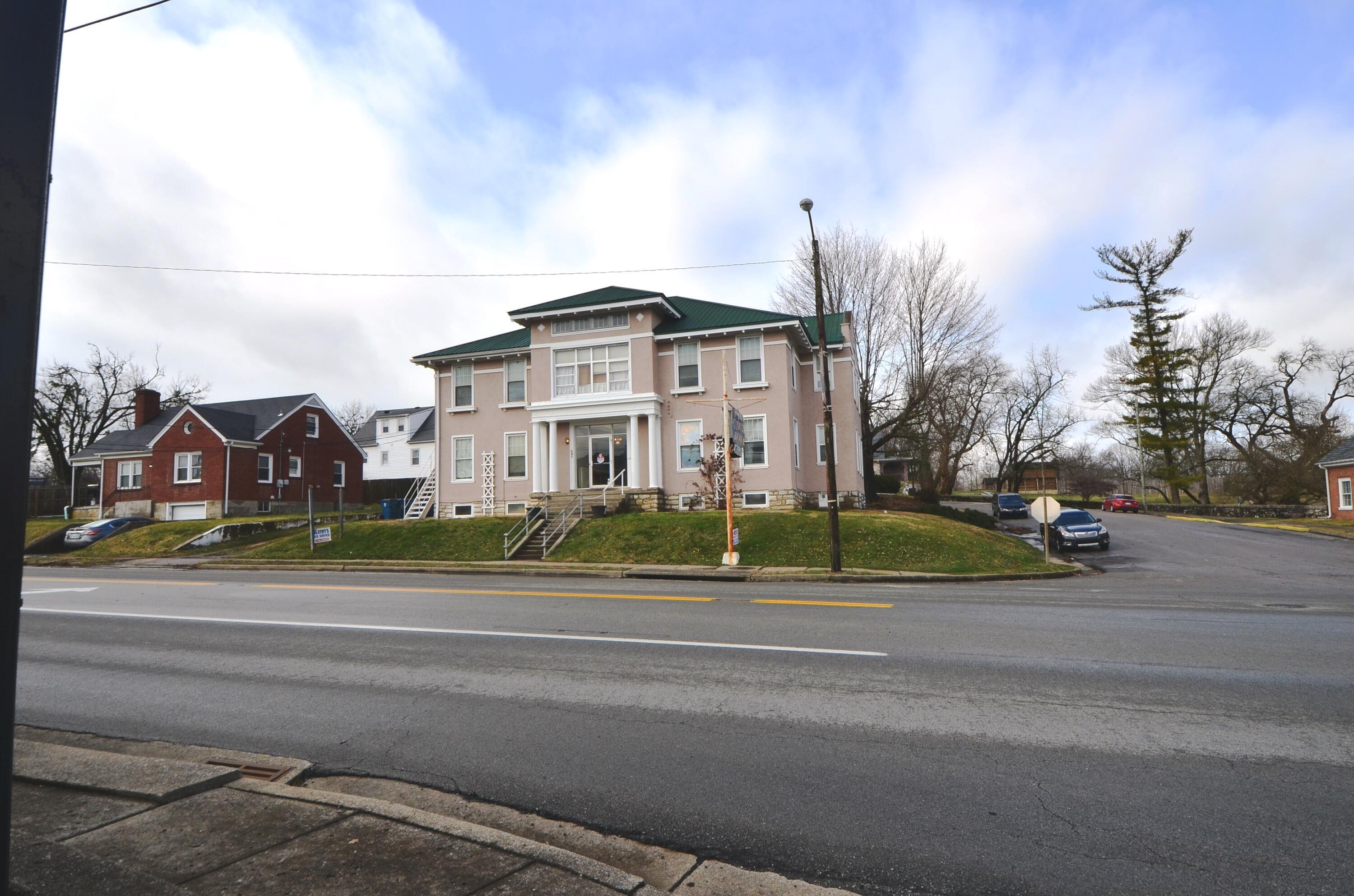 202 S College Street Property Photo 2