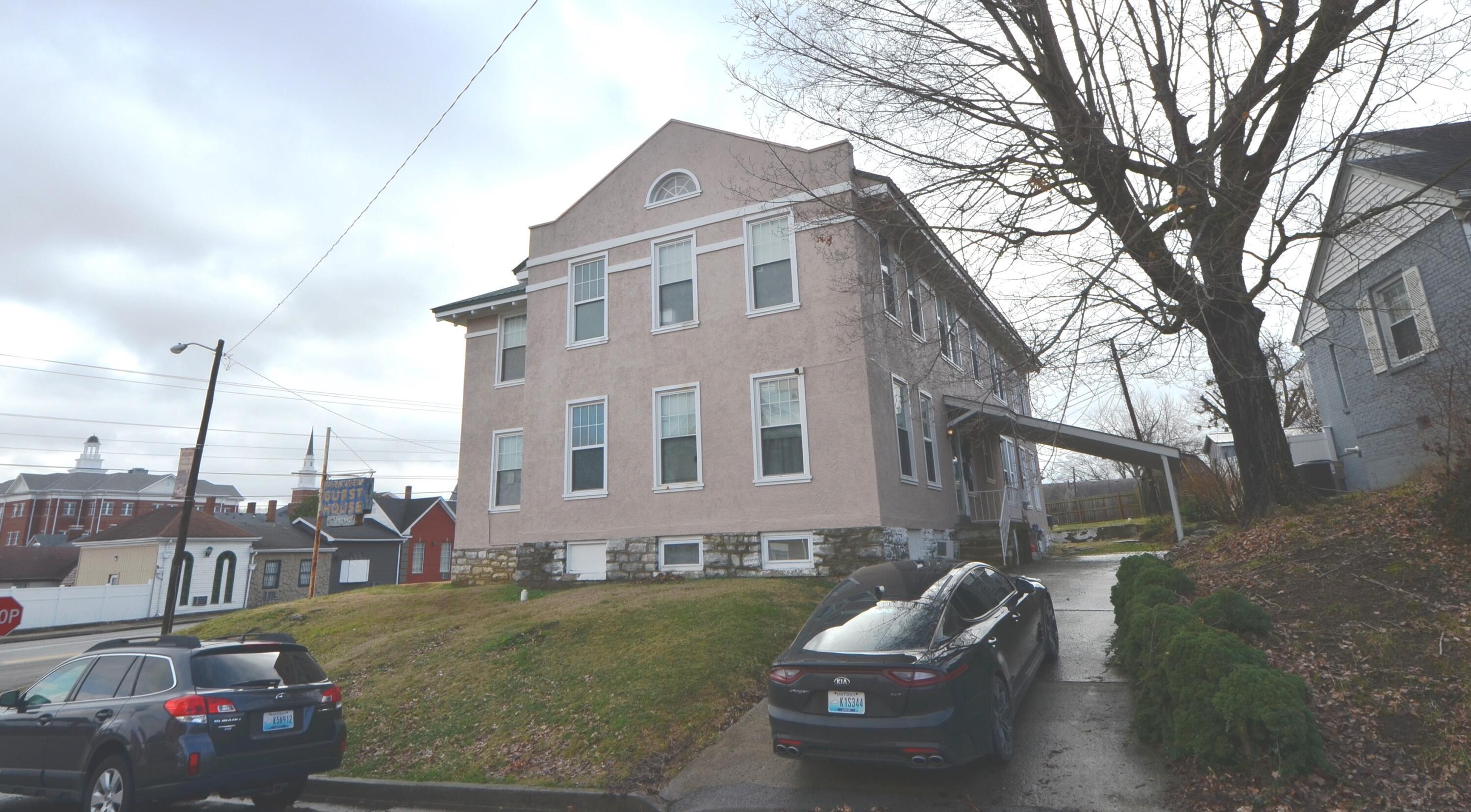 202 S College Street Property Photo 3