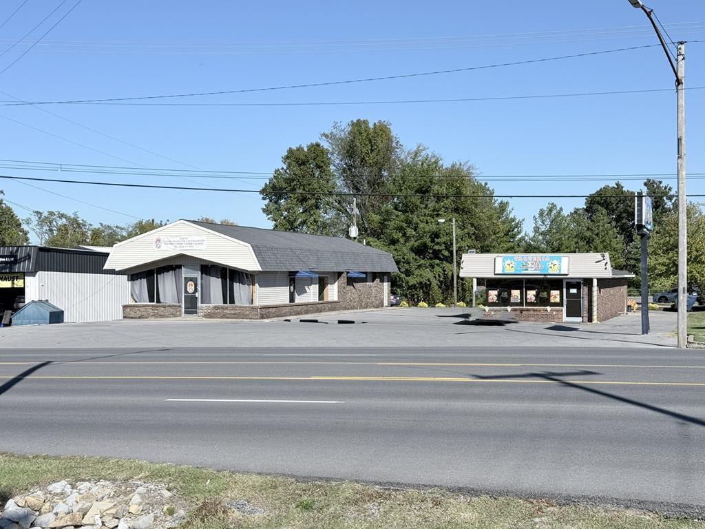 2518 Fort Campbell Boulevard Property Photo 1