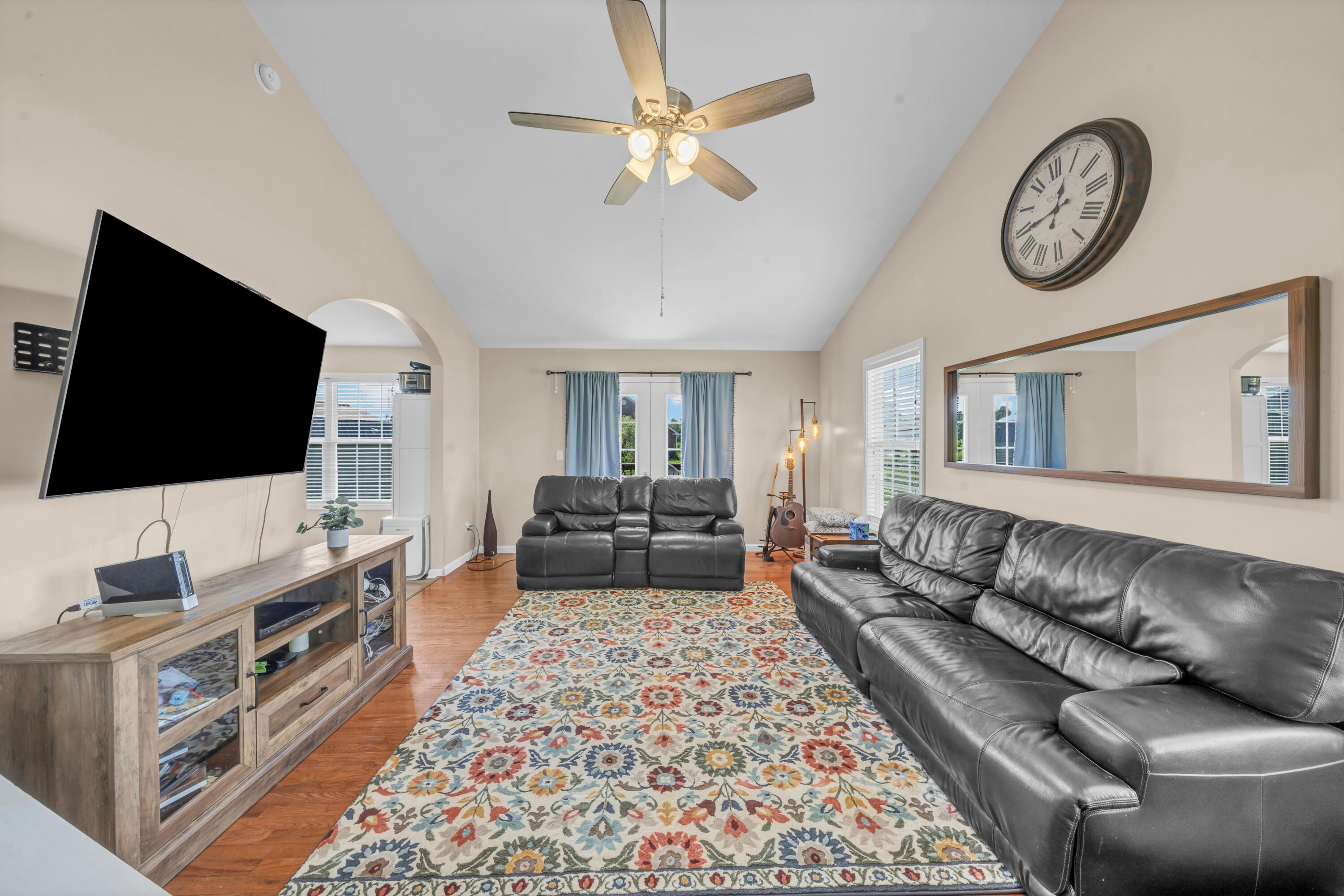 150 Clinton Drive Property Photo 4