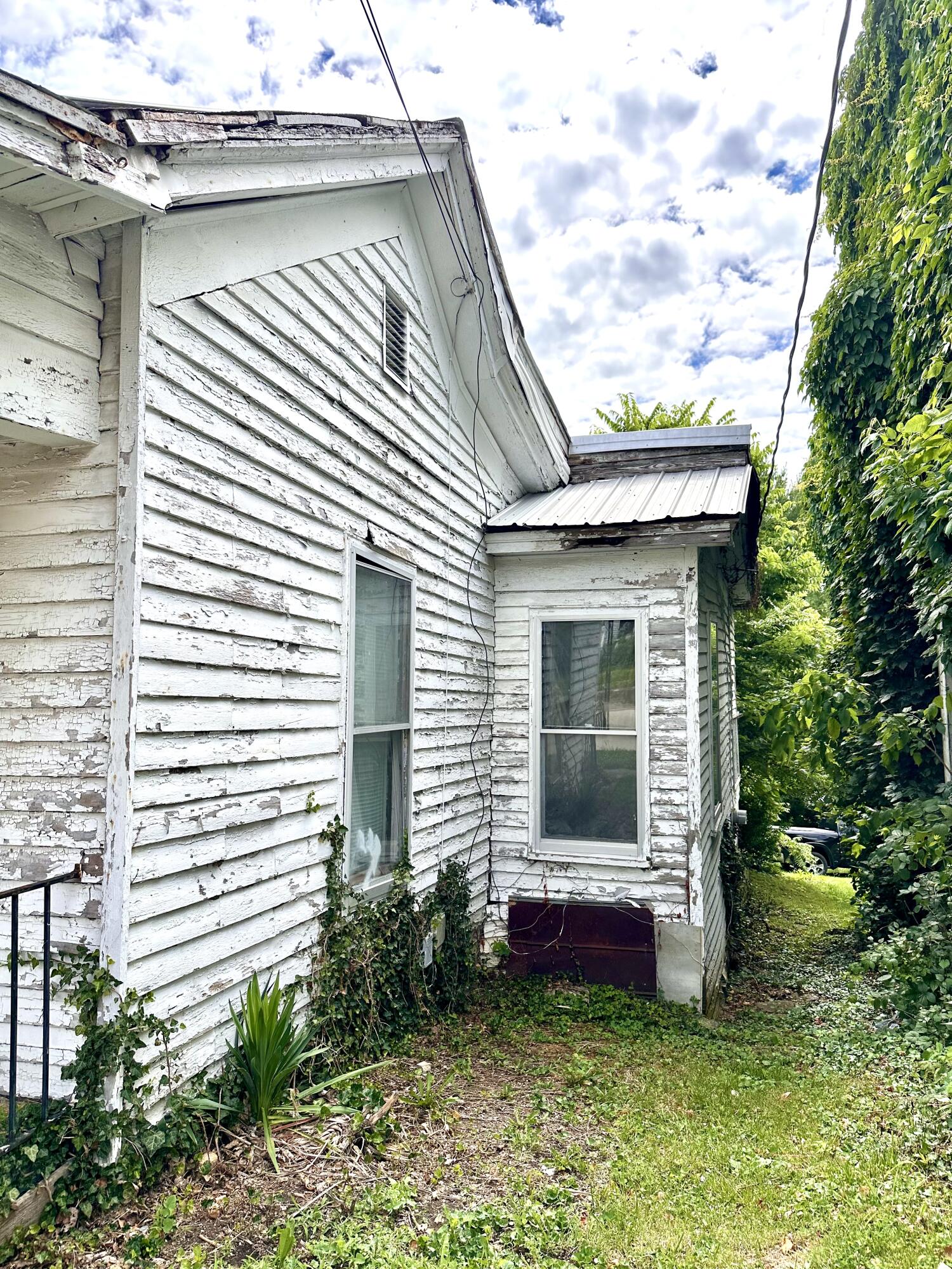 459 N Broadway Property Photo 4