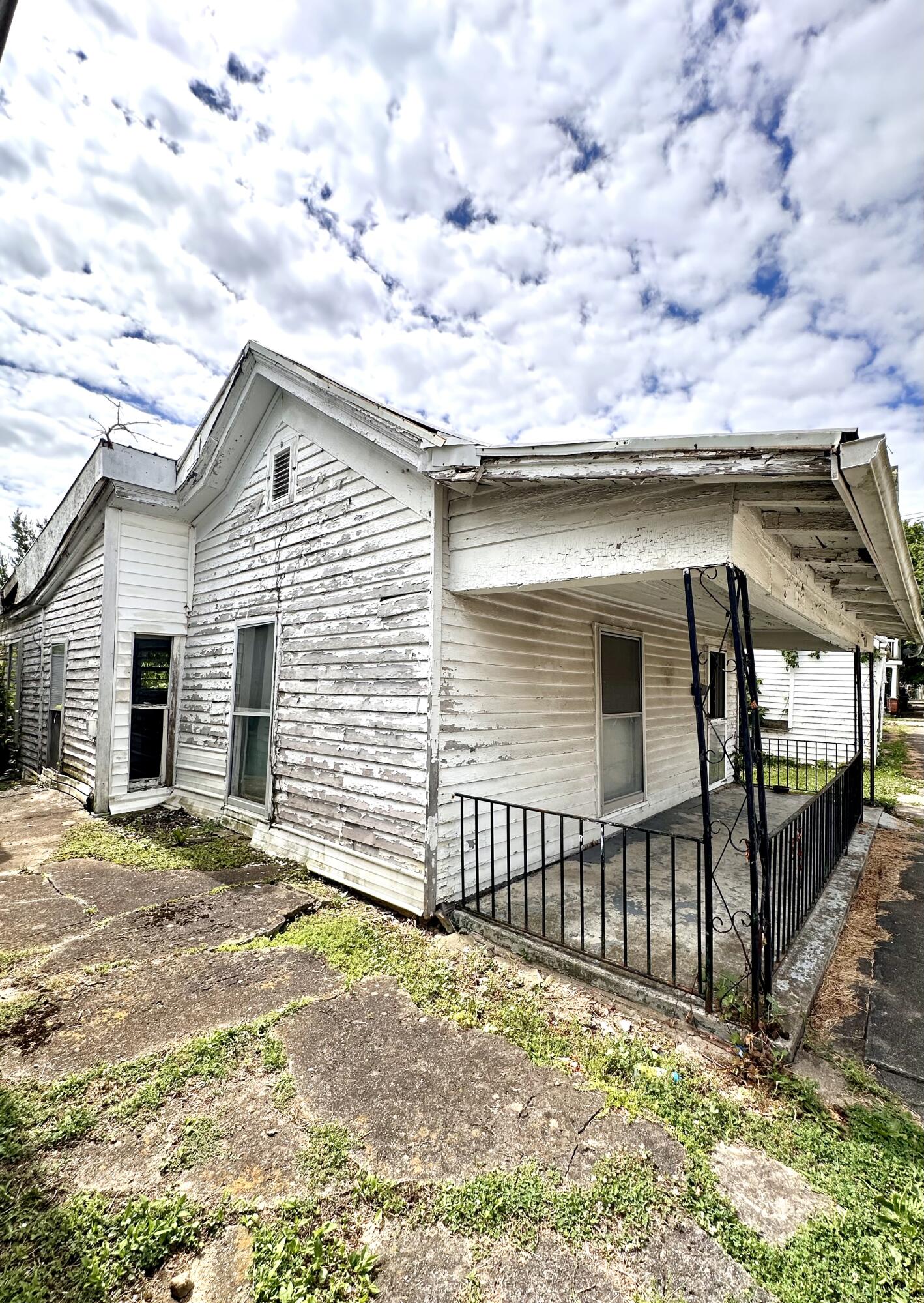 459 N Broadway Property Photo 5