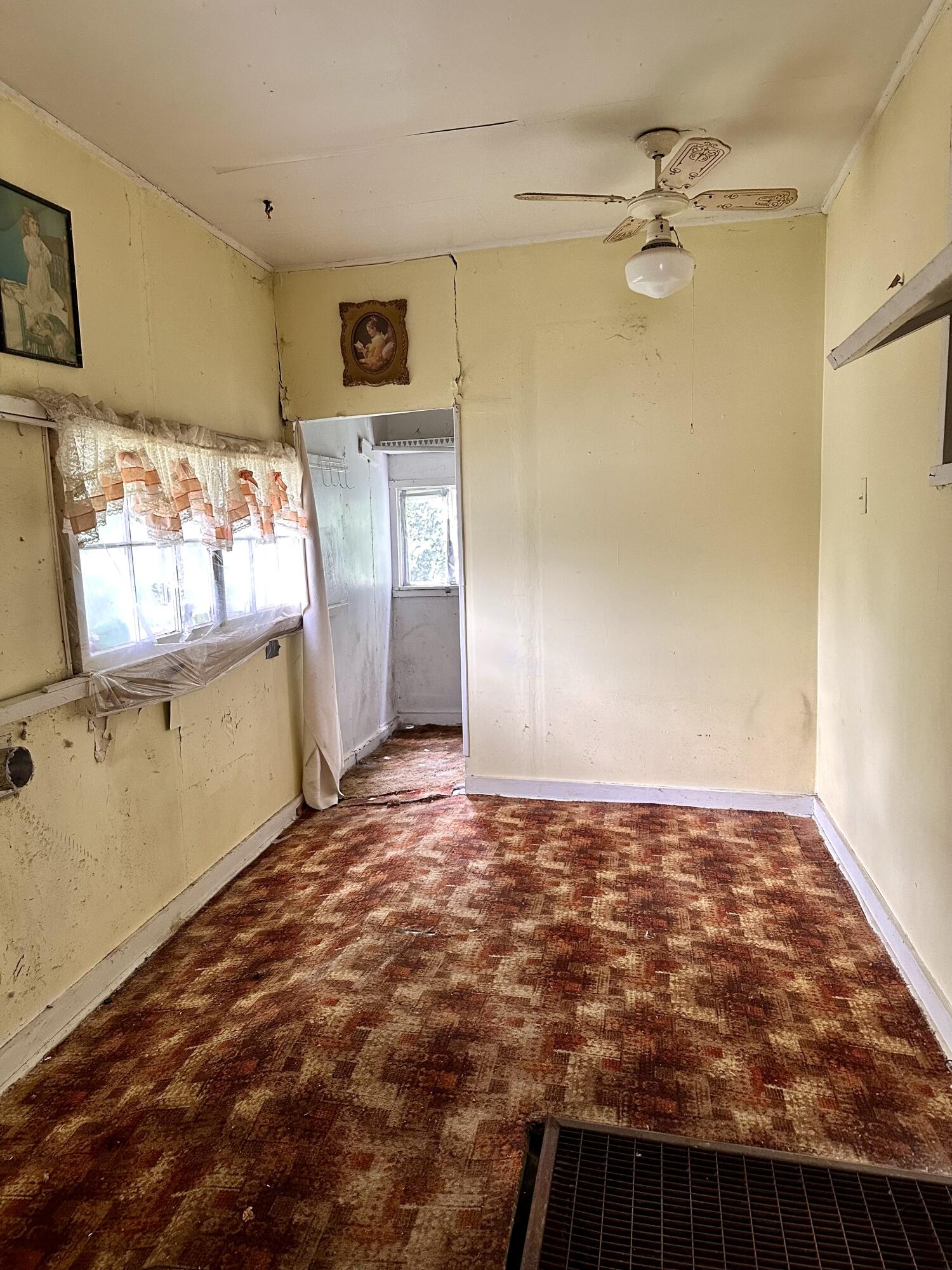 459 N Broadway Property Photo 8