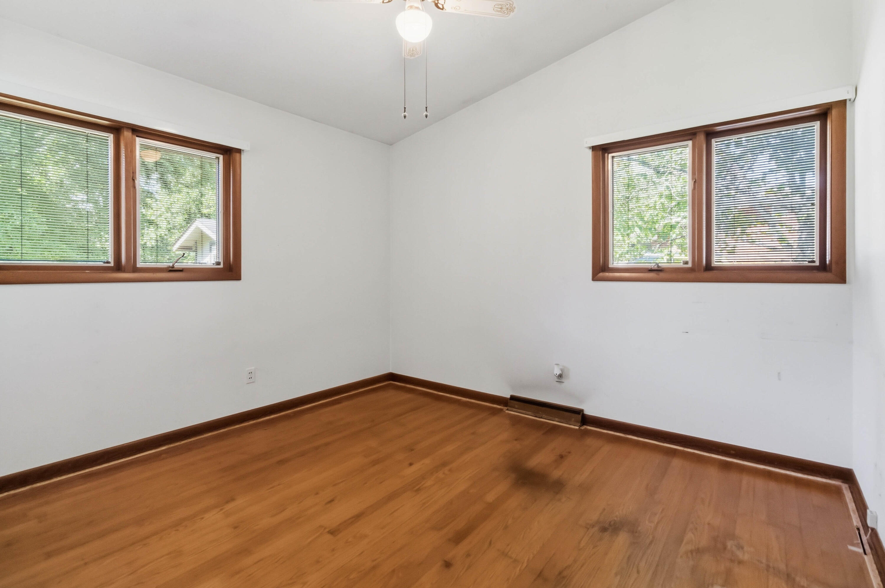31 Garland Avenue Property Photo 33