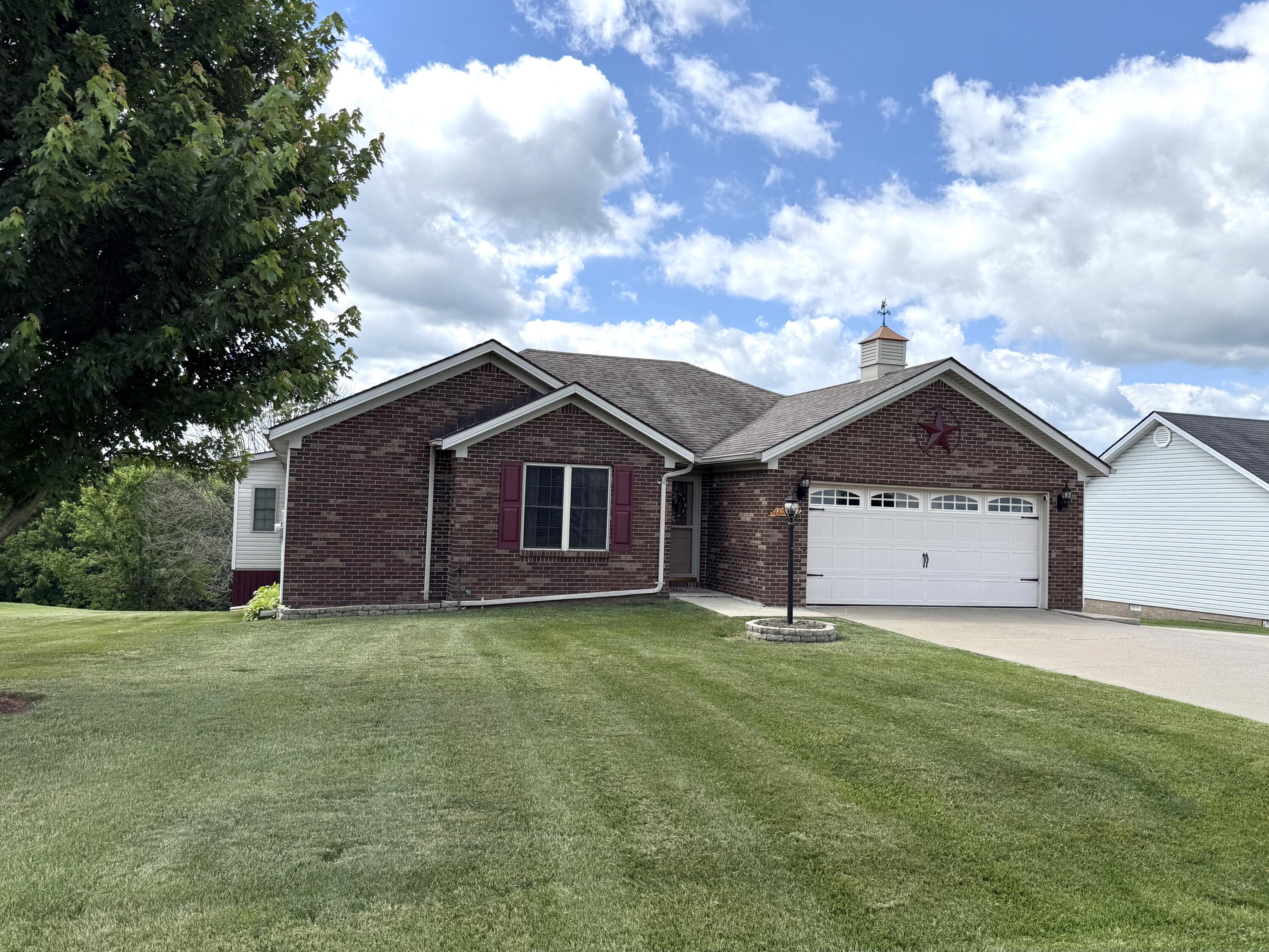 143 Deer Run Property Photo 1