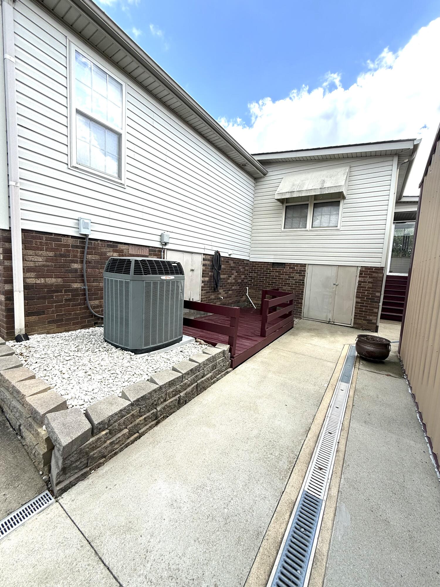 143 Deer Run Property Photo 12