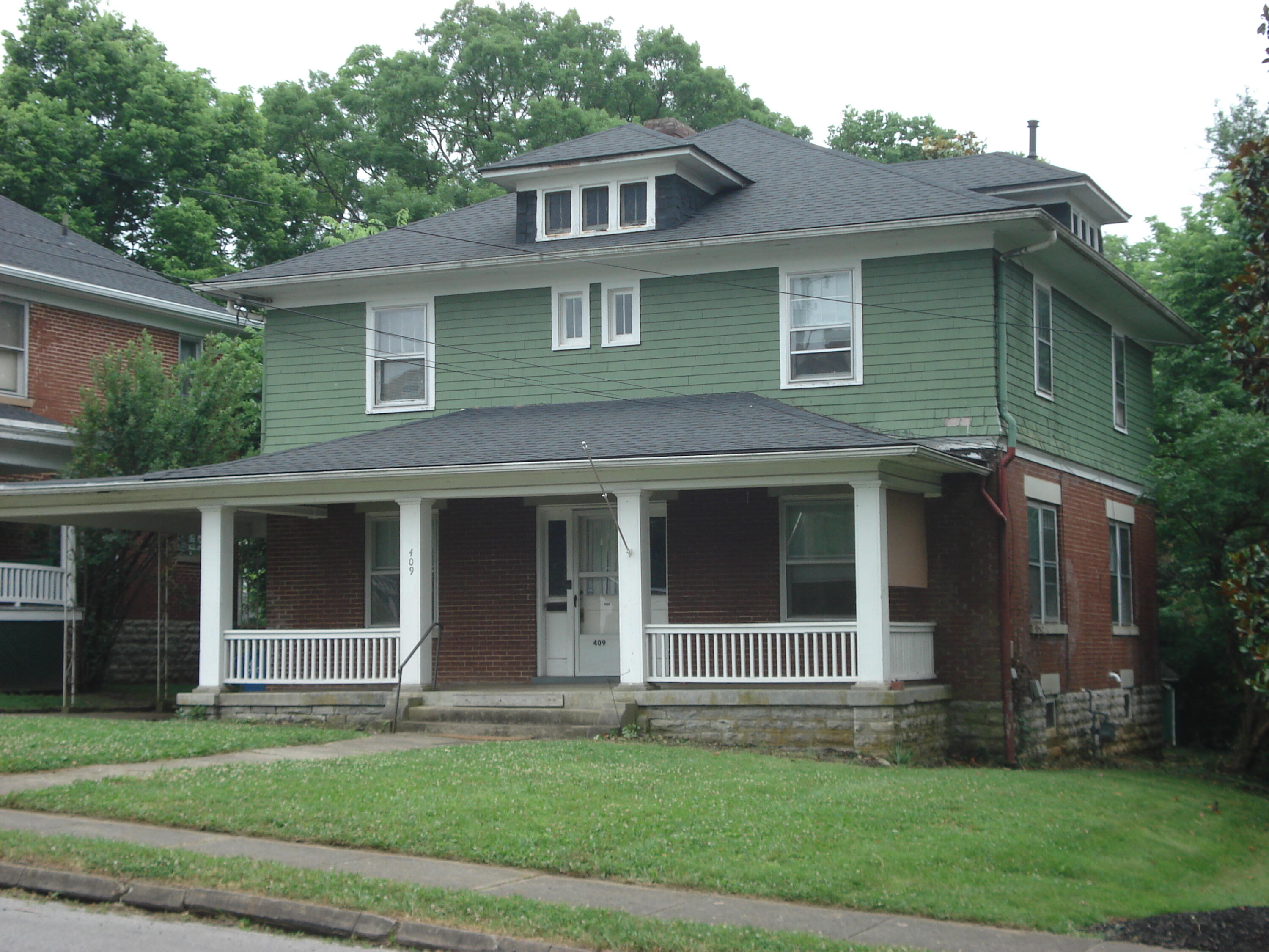 409 E Bridge Street Property Photo 2