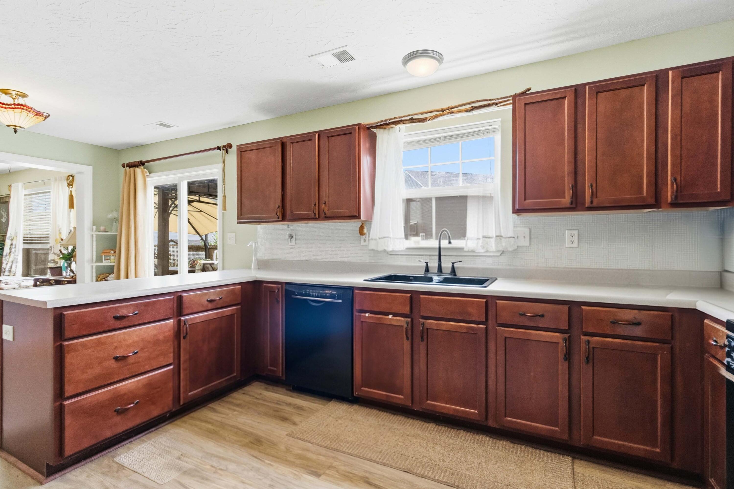 803 Rock Way Property Photo 6