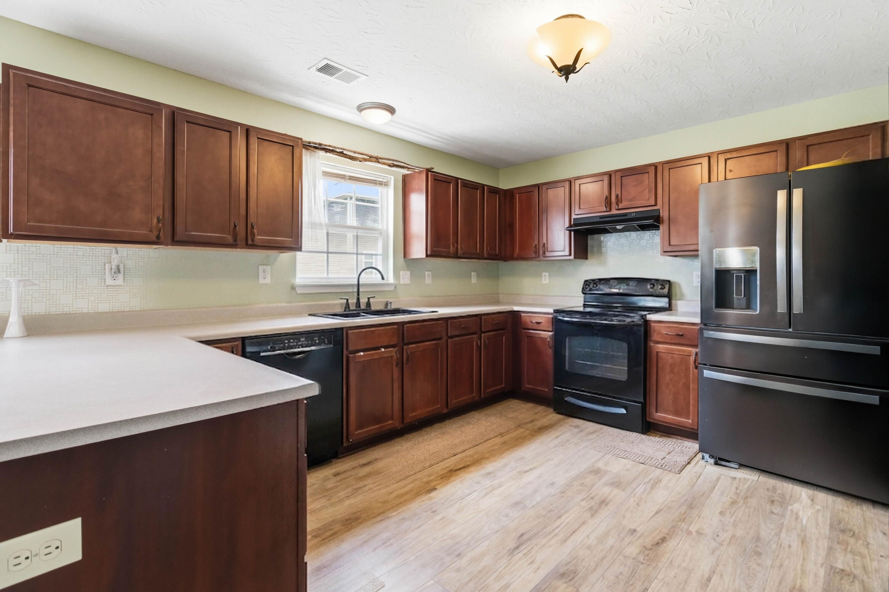 803 Rock Way Property Photo 8