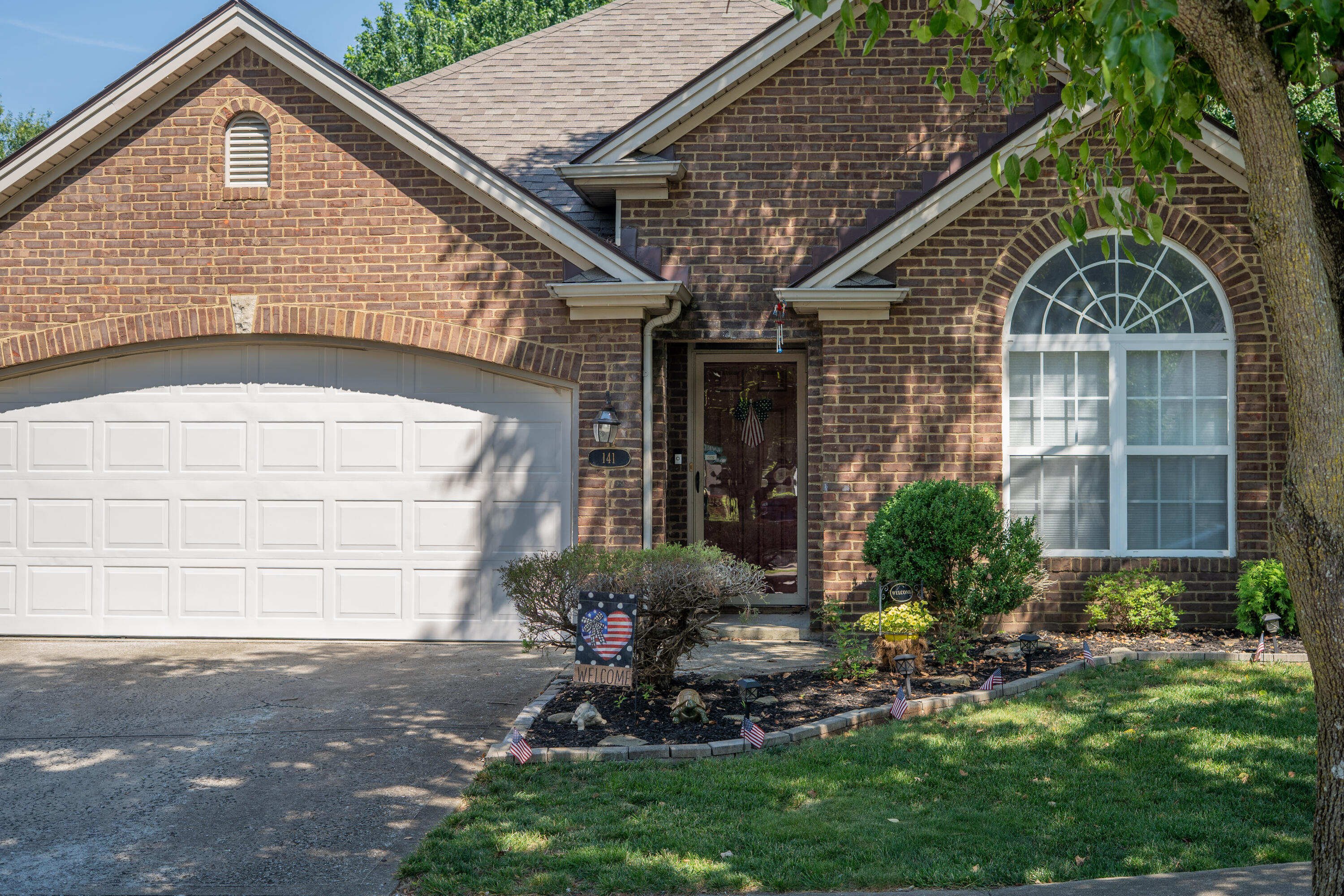 141 White Oak Trace Property Photo 1
