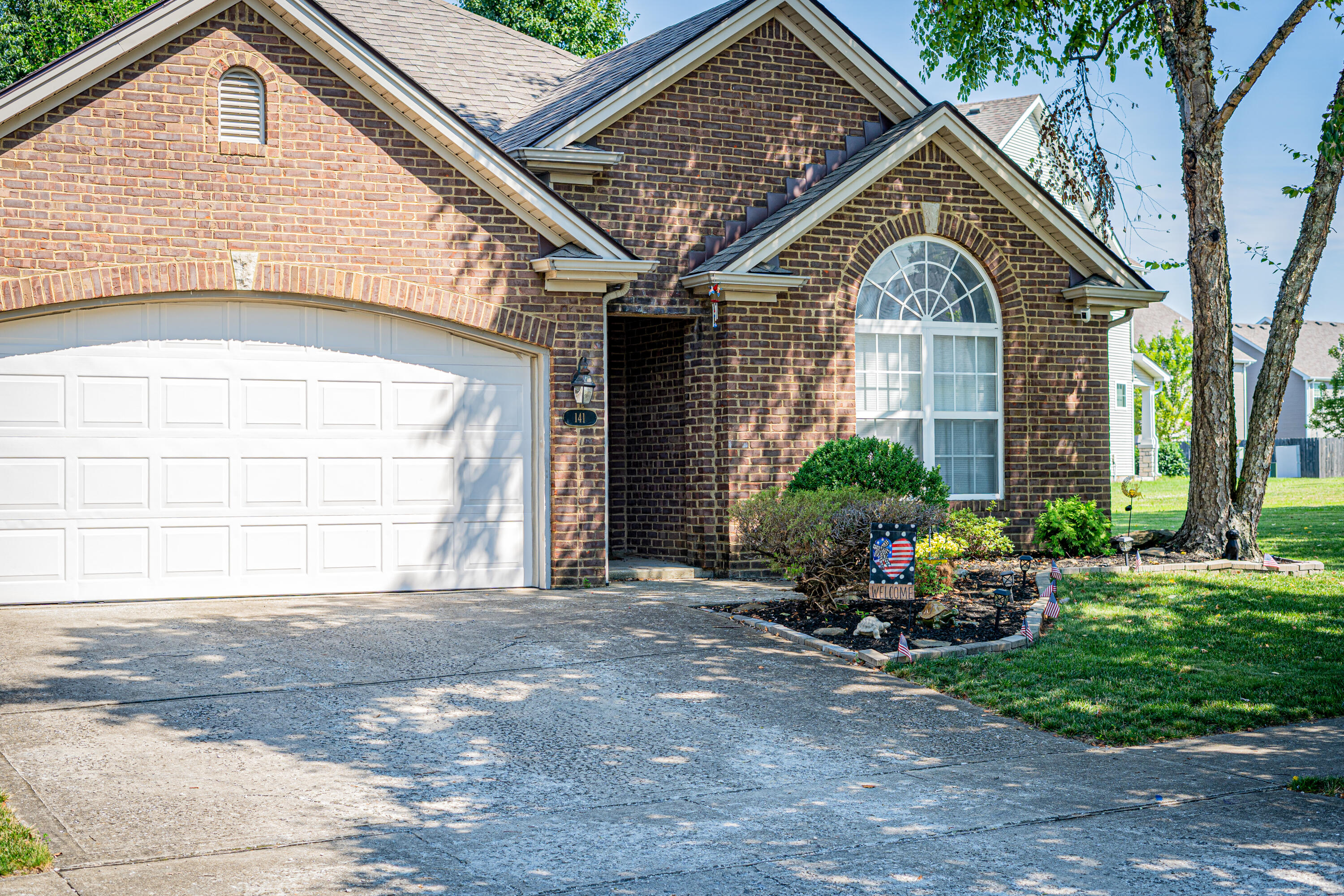 141 White Oak Trace Property Photo 3