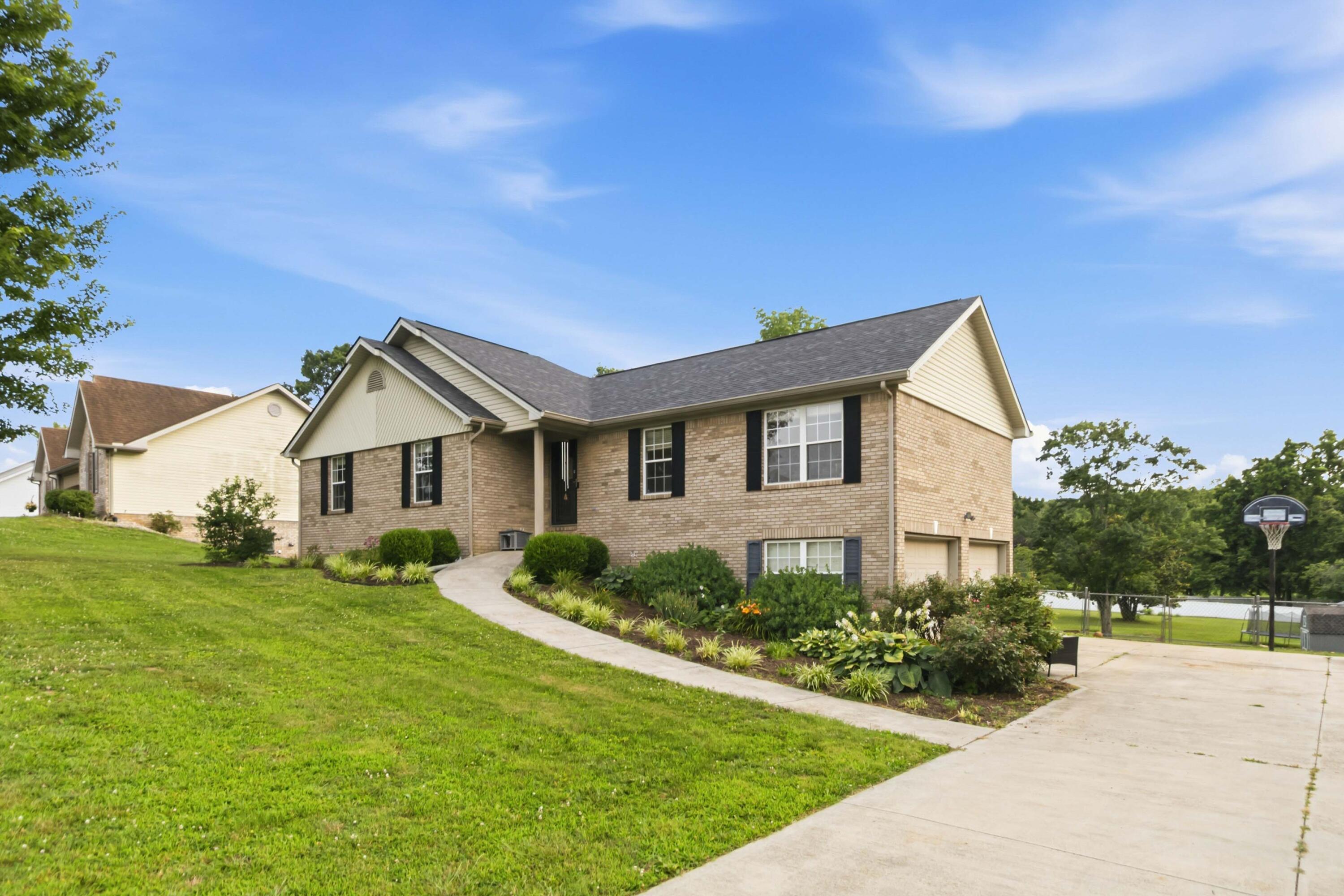 616 Woodview Drive Property Photo 4