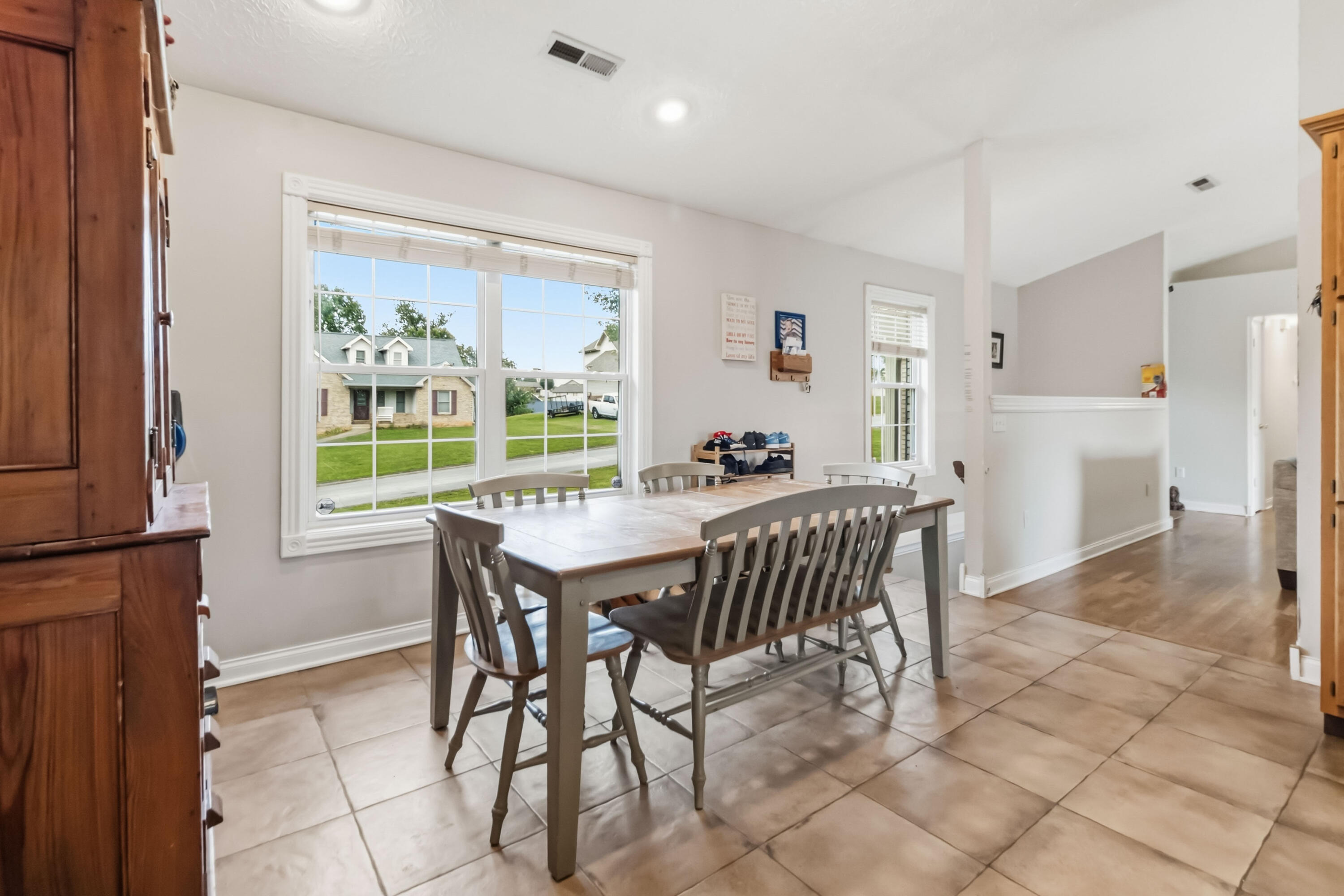 616 Woodview Drive Property Photo 10