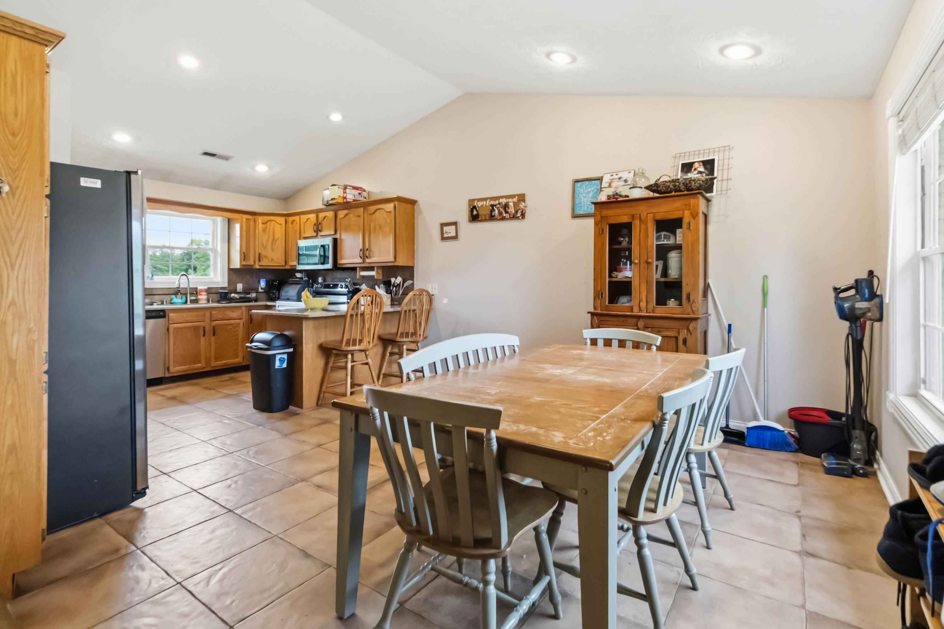 616 Woodview Drive Property Photo 12