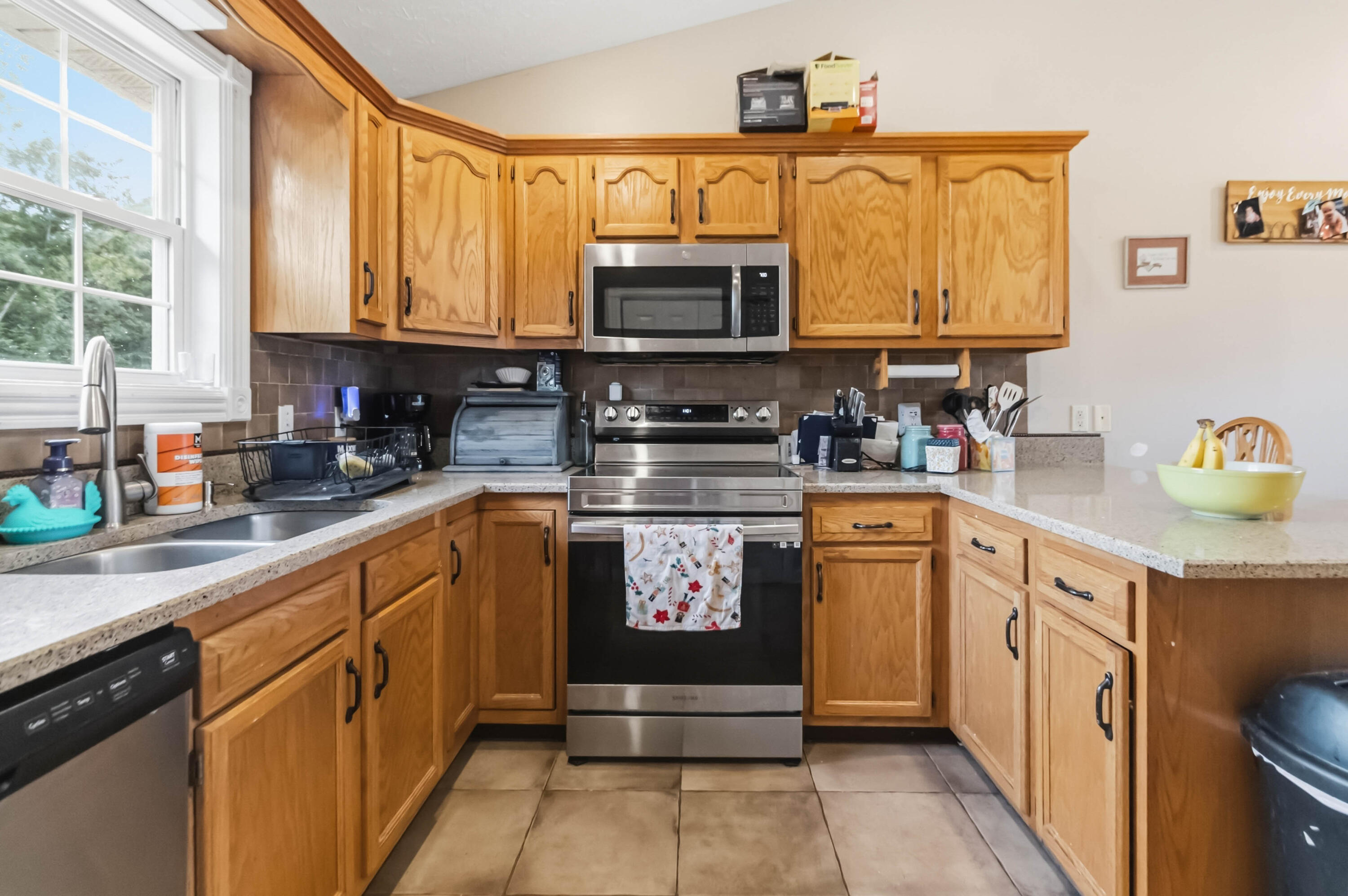 616 Woodview Drive Property Photo 16