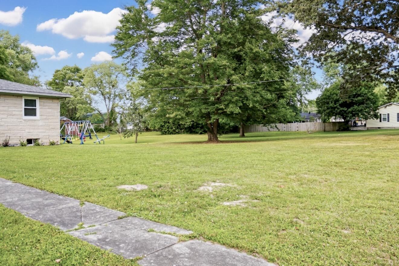 270 W Railroad Property Photo 7