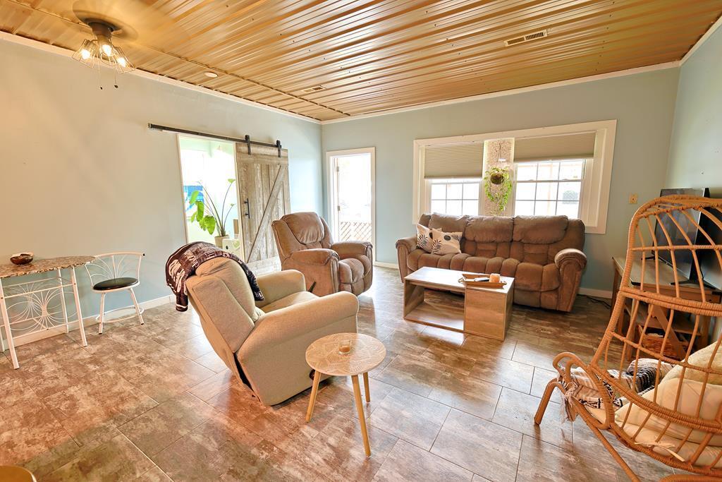 582 Cerulean Road Property Photo 9