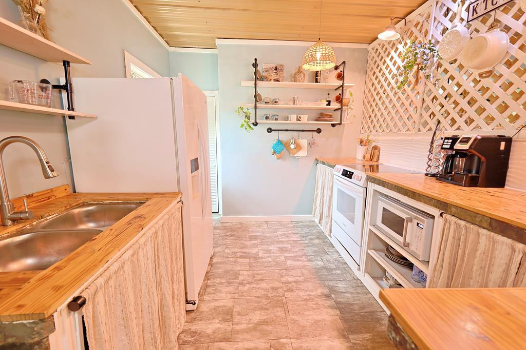 582 Cerulean Road Property Photo 11