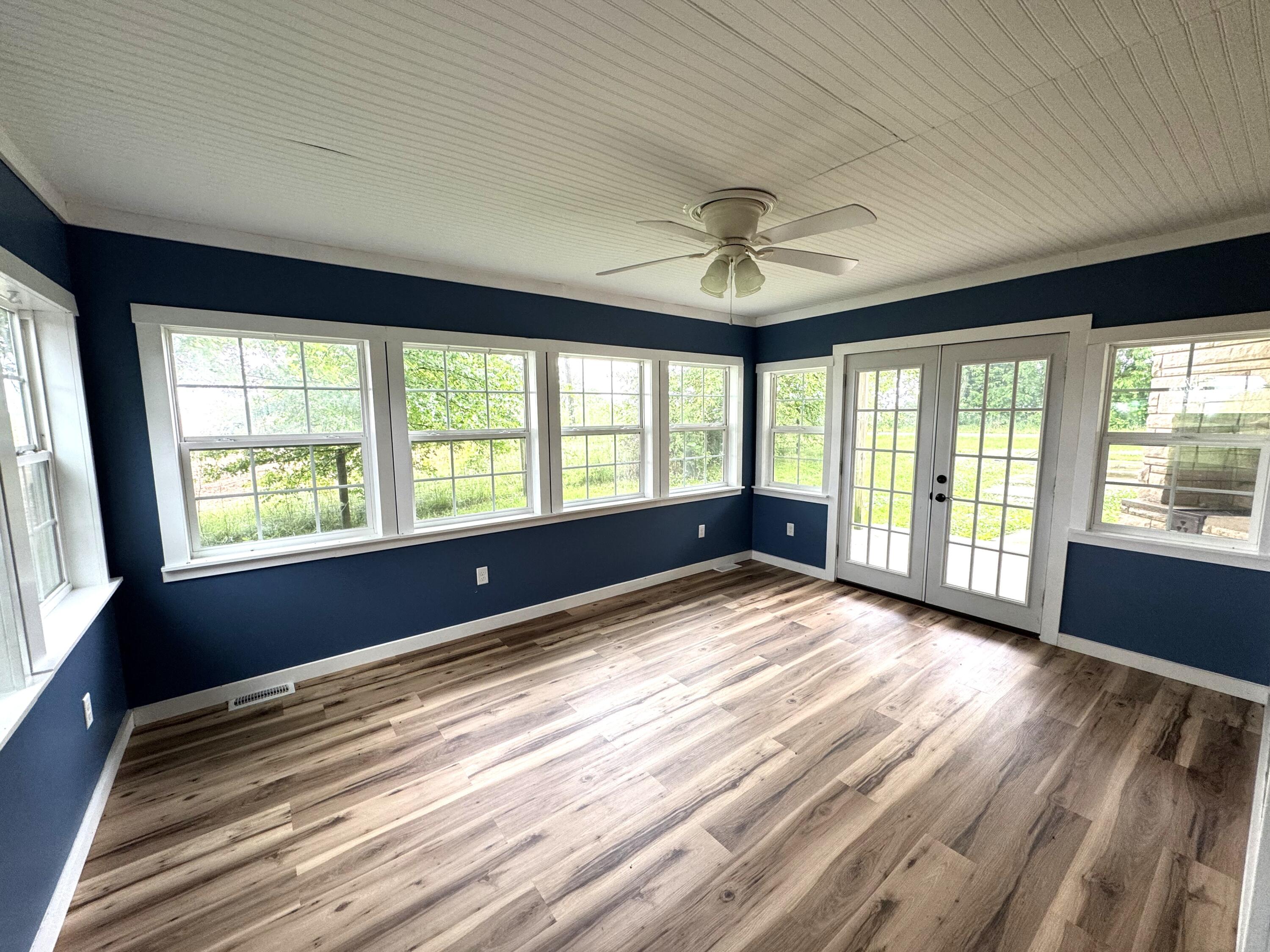 1050 Shanklin Road Property Photo 6