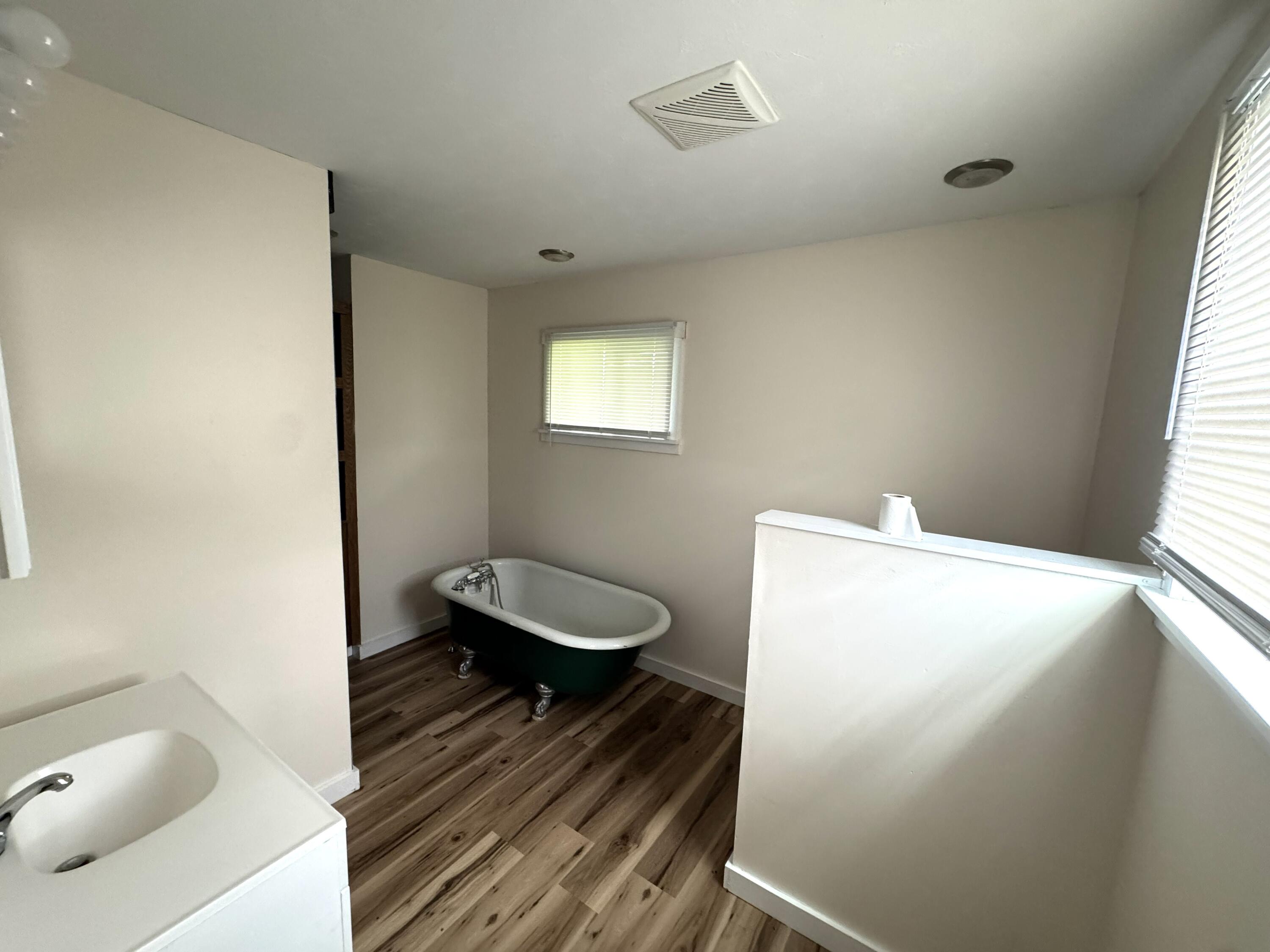 1050 Shanklin Road Property Photo 19