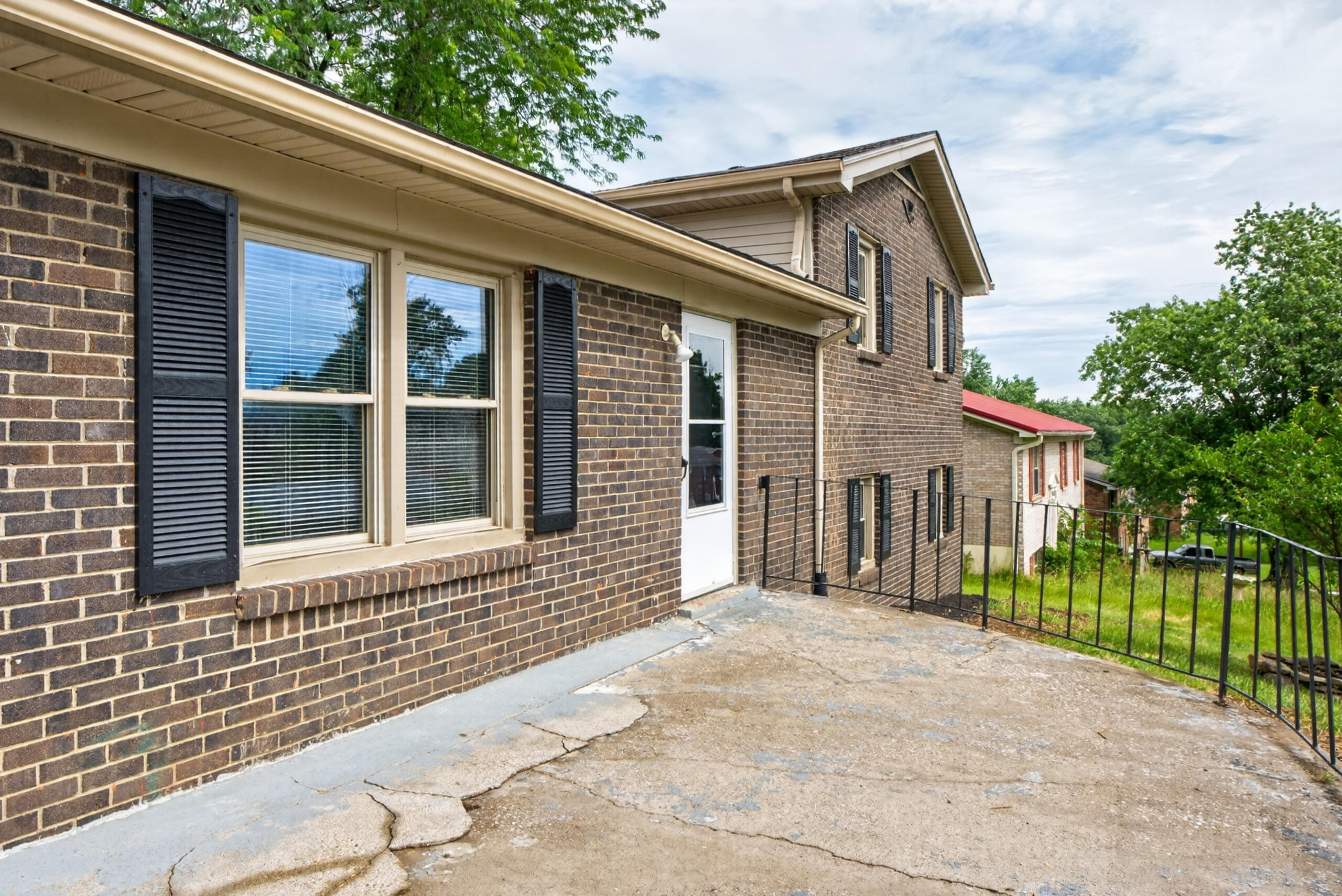 222 Martin Drive Property Photo 3