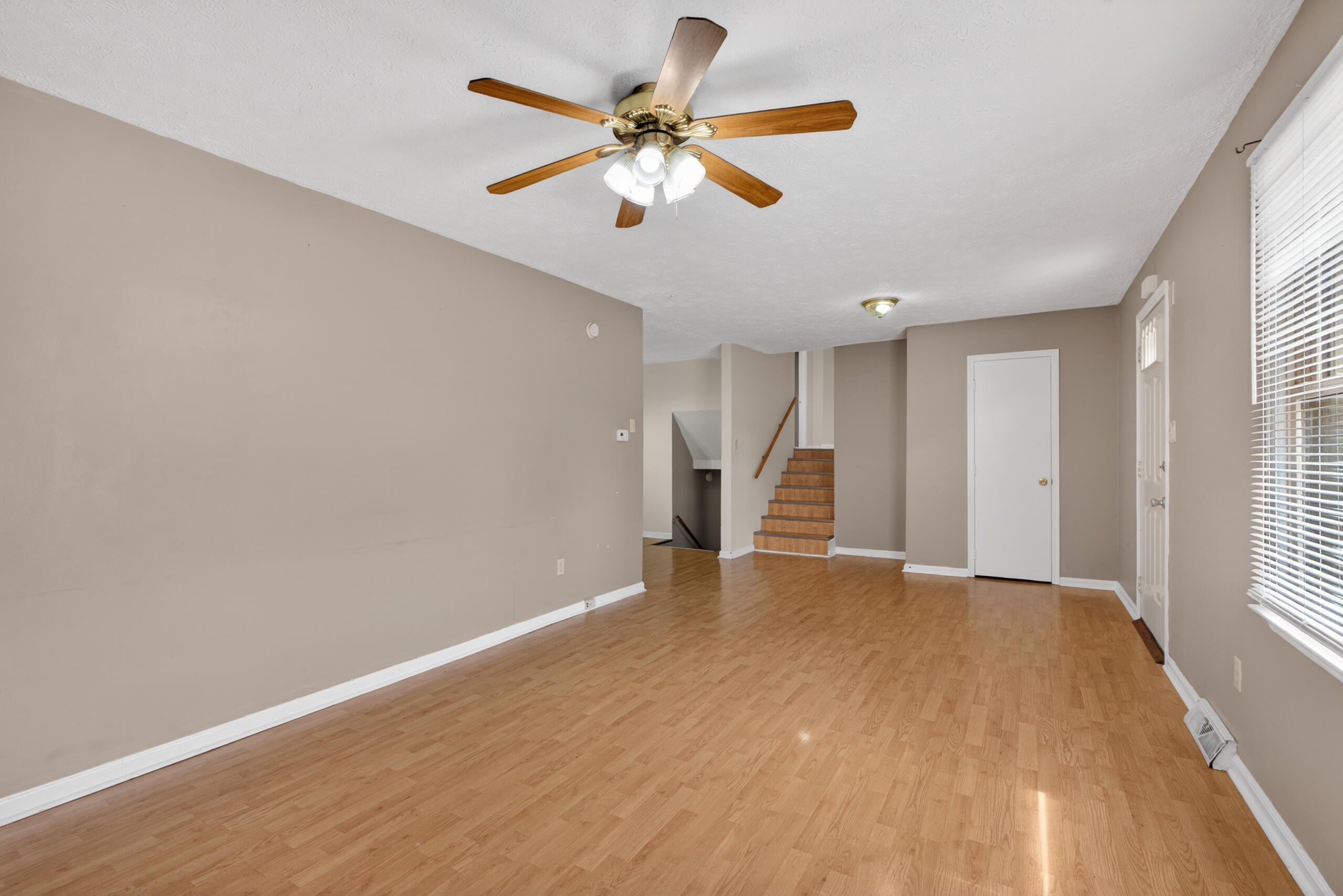 222 Martin Drive Property Photo 5