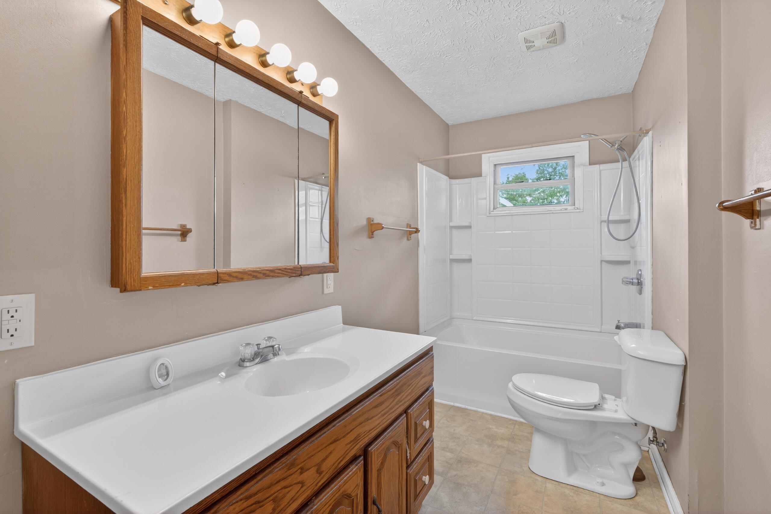 222 Martin Drive Property Photo 19