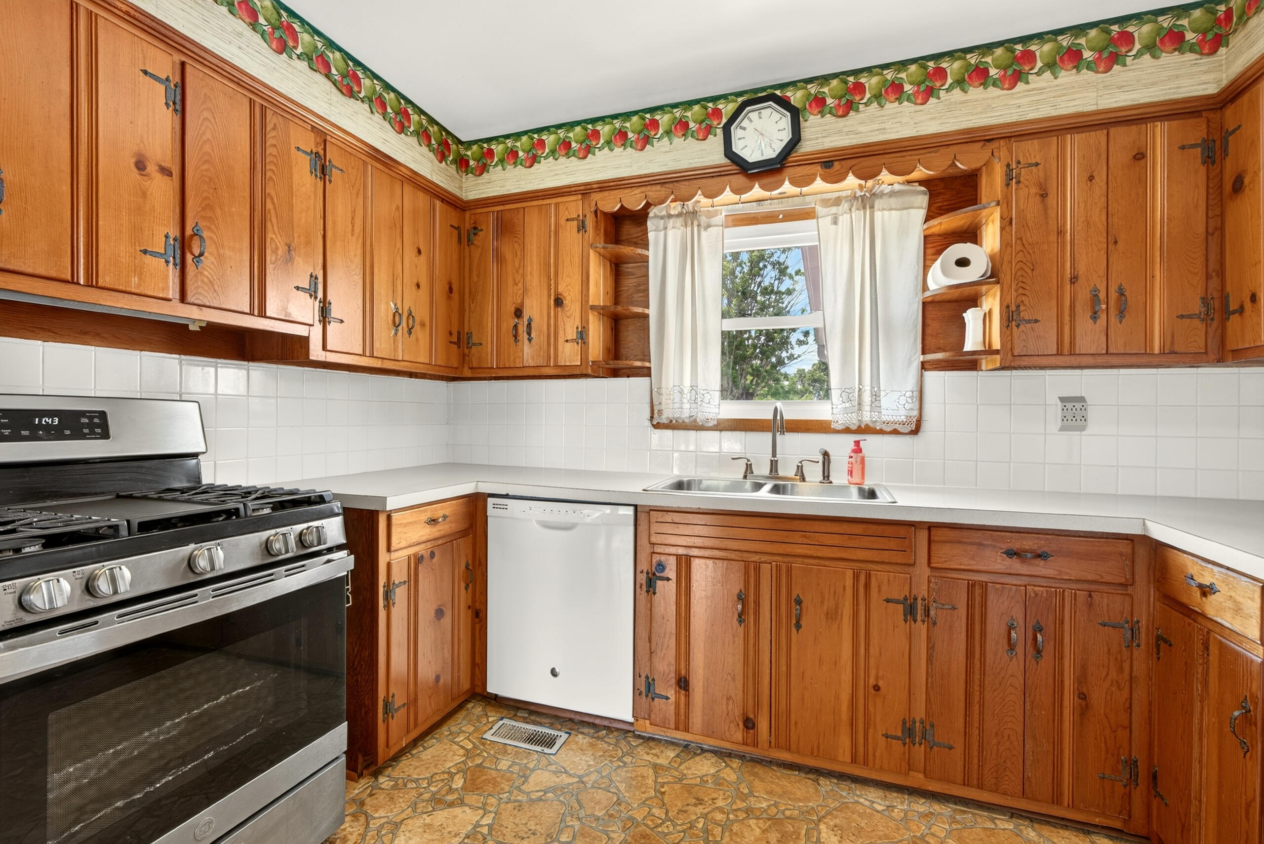 101 Herron Drive Property Photo 3
