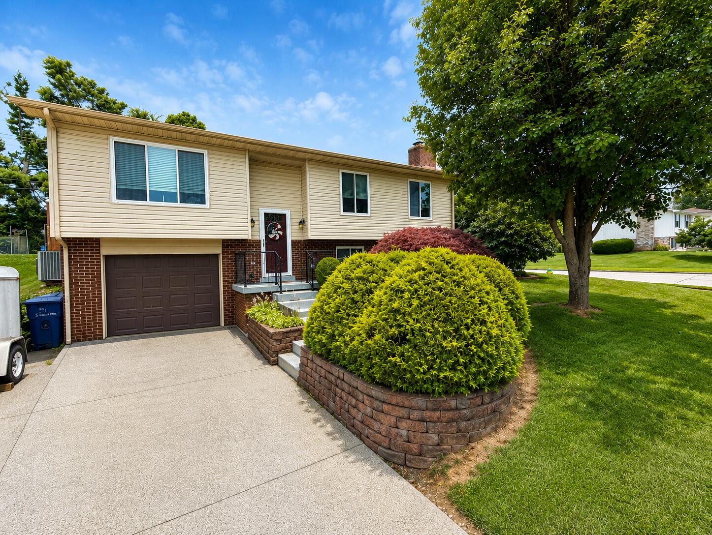 391 S Eagle Creek Drive Property Photo 1