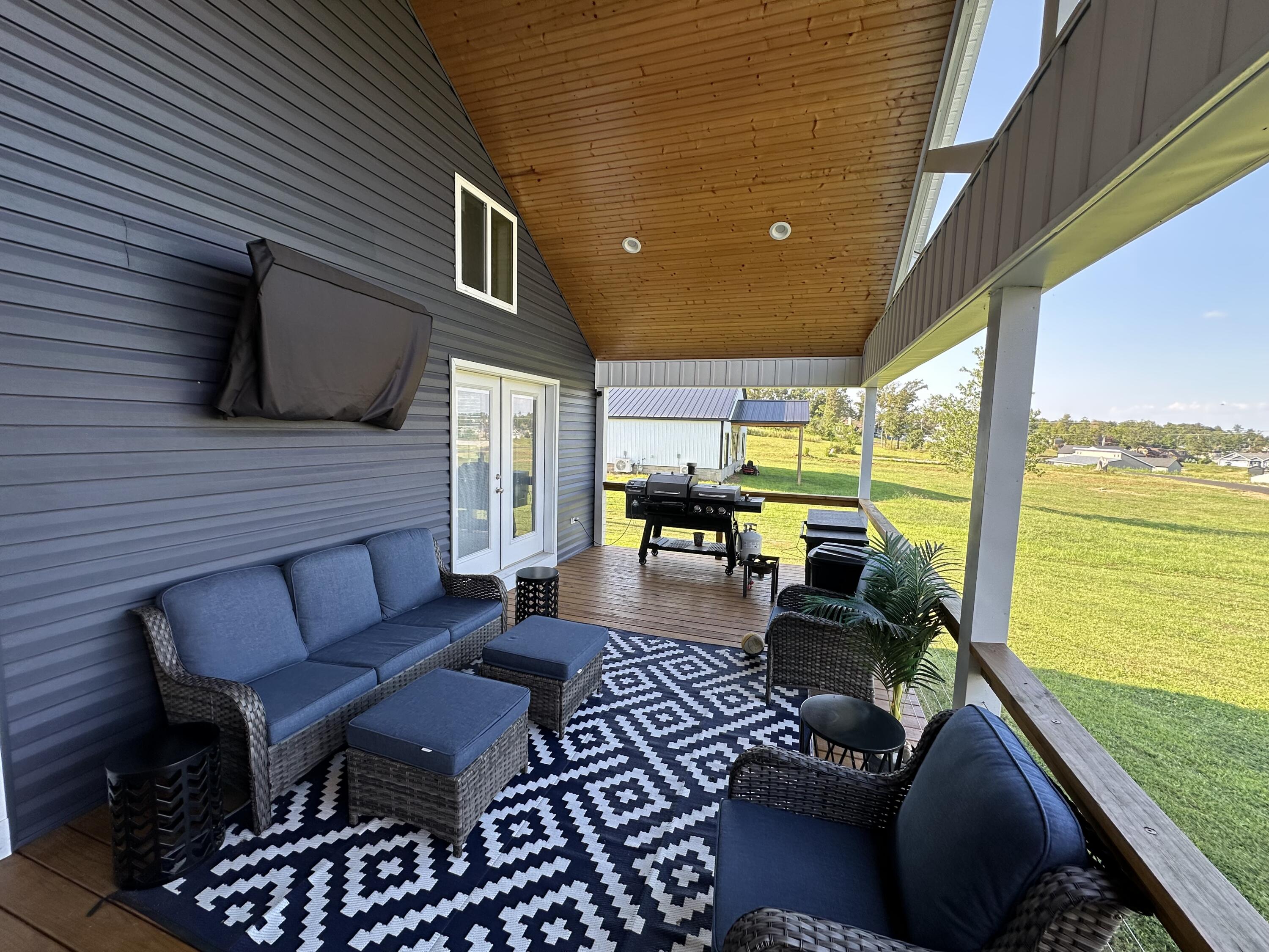 60 Lexington Drive Property Photo 15