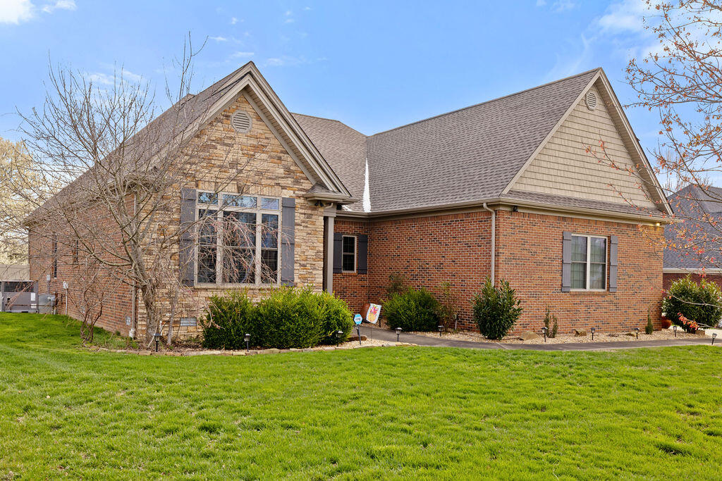 125 Pershing Way Property Photo 3
