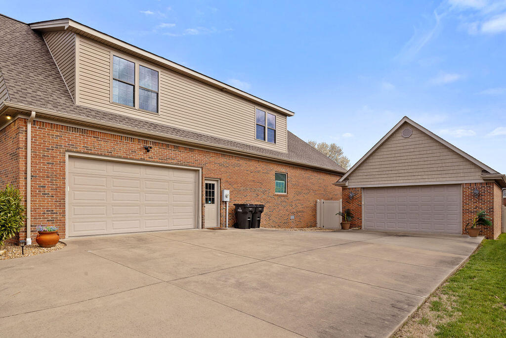 125 Pershing Way Property Photo 4